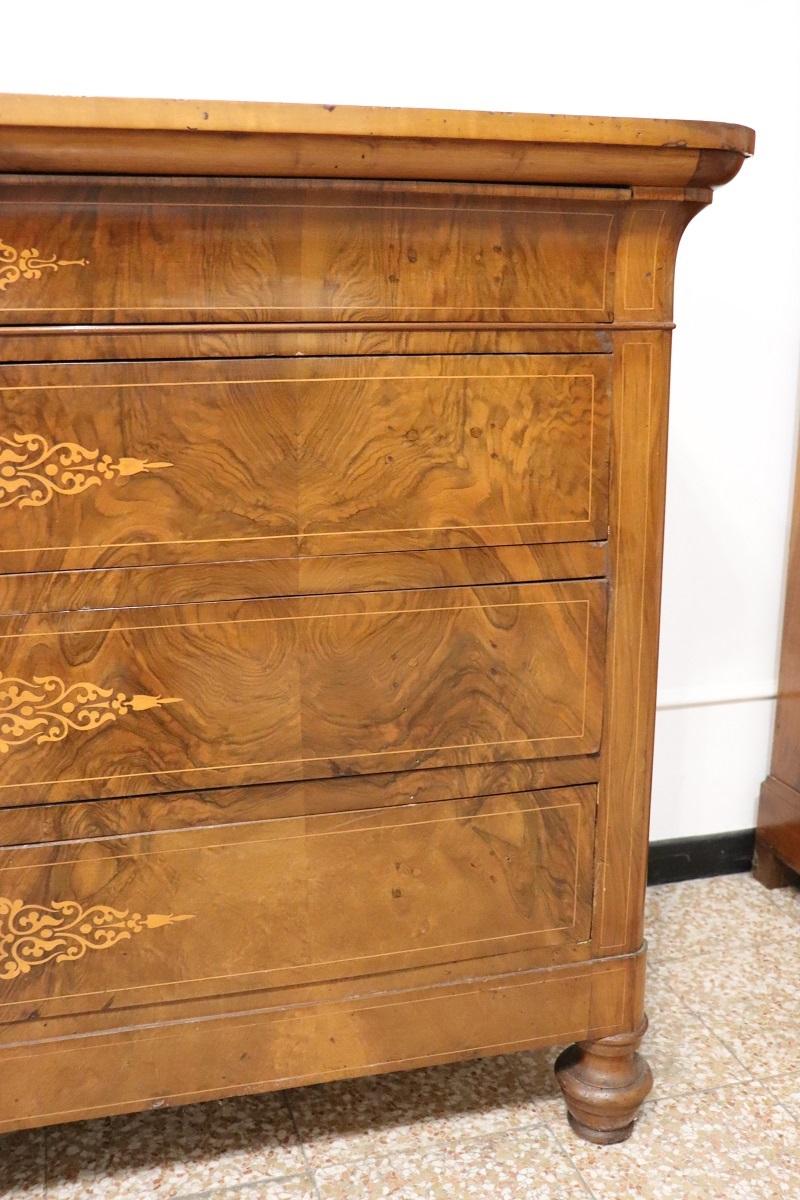 Commode ancienne en noyer marqueté Charles X du 19e siècle, restaurée Bon état - En vente à Casale Monferrato, IT