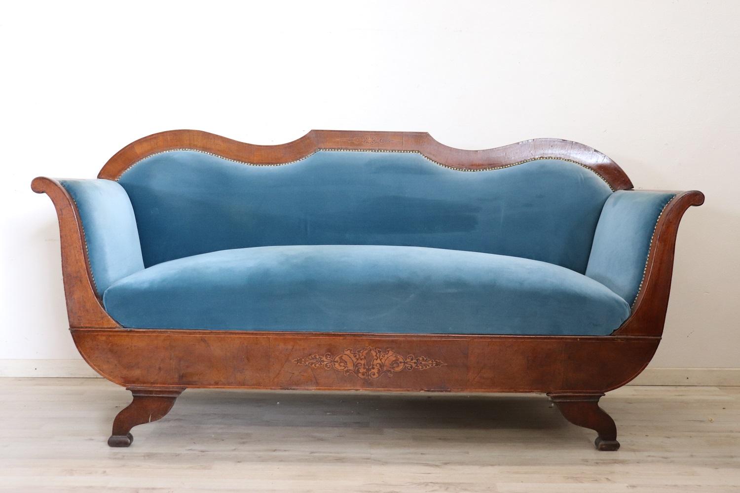 Antique settee 1825s of the period Charles X. The settee is made of solid walnut with rafined inlay decorations. Particular shape called a boat. The settee is upholstered in elegant blue velvet, perfect padding. Large size compared to other antique