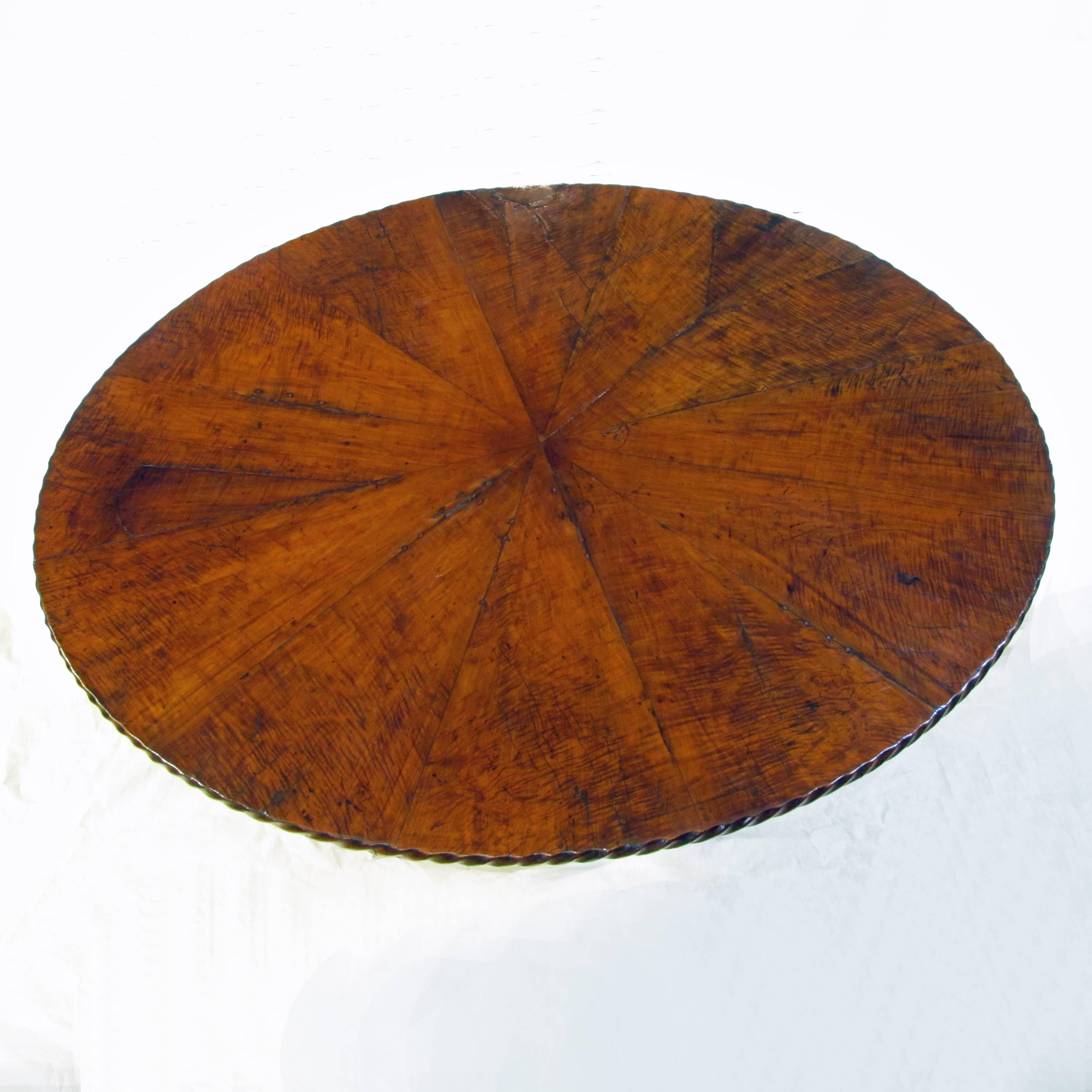 19th Century Italian Charles X Oval Centre Table in Solid Walnut and Briar Root In Good Condition For Sale In Firenze, IT