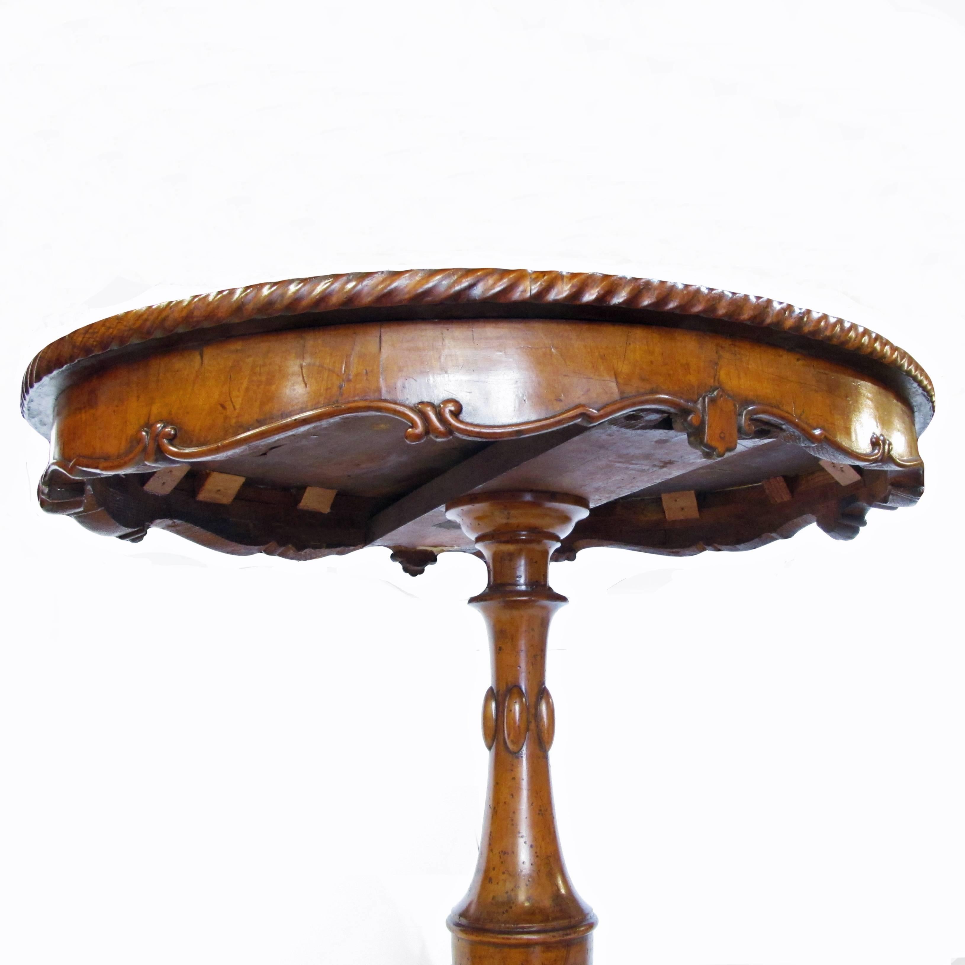 Mid-19th Century 19th Century Italian Charles X Oval Centre Table in Solid Walnut and Briar Root For Sale