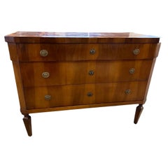 Cassettiera in legno di noce Charles X del XIX secolo