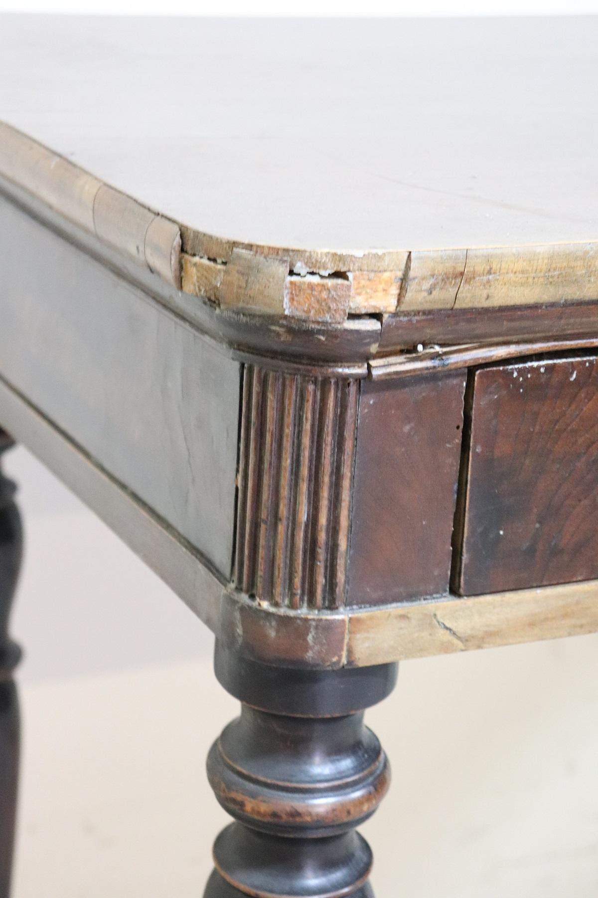 19th Century Italian Charles X Walnut Wood Antique Writing Desk In Fair Condition In Casale Monferrato, IT