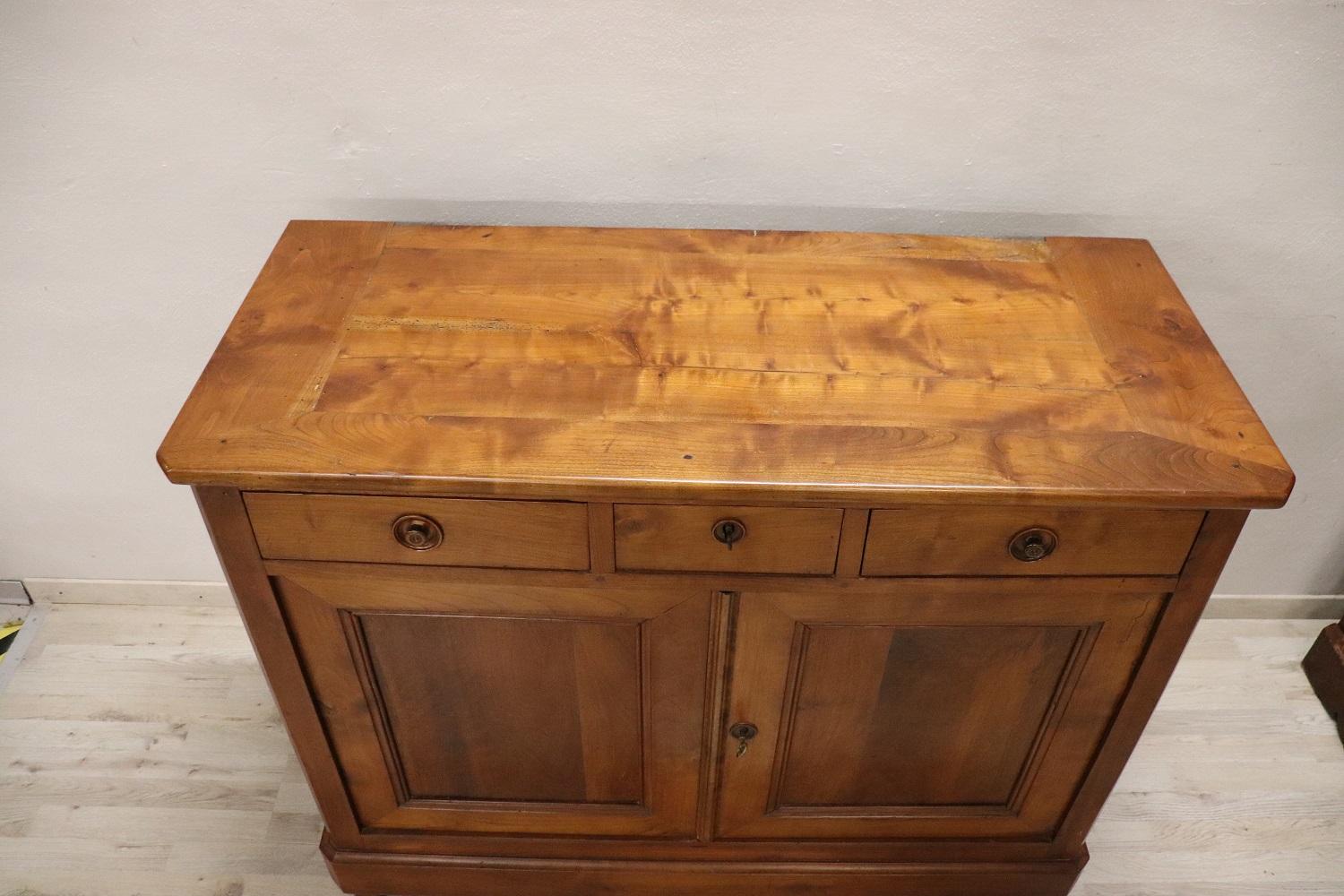 19th Century Italian Cherry Wood Sideboard or Buffet In Good Condition In Casale Monferrato, IT