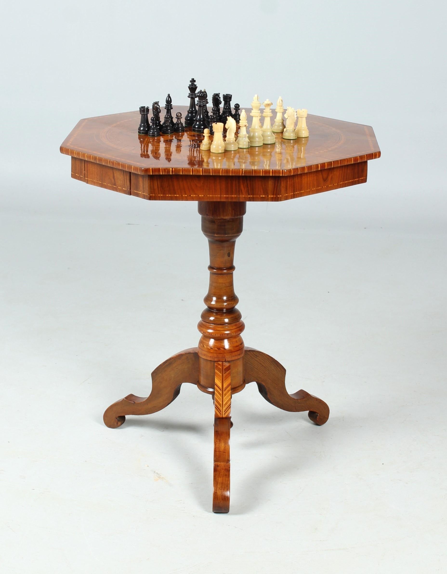 19th Century Italian Chess Table with Rich Marquetry In Good Condition In Greven, DE