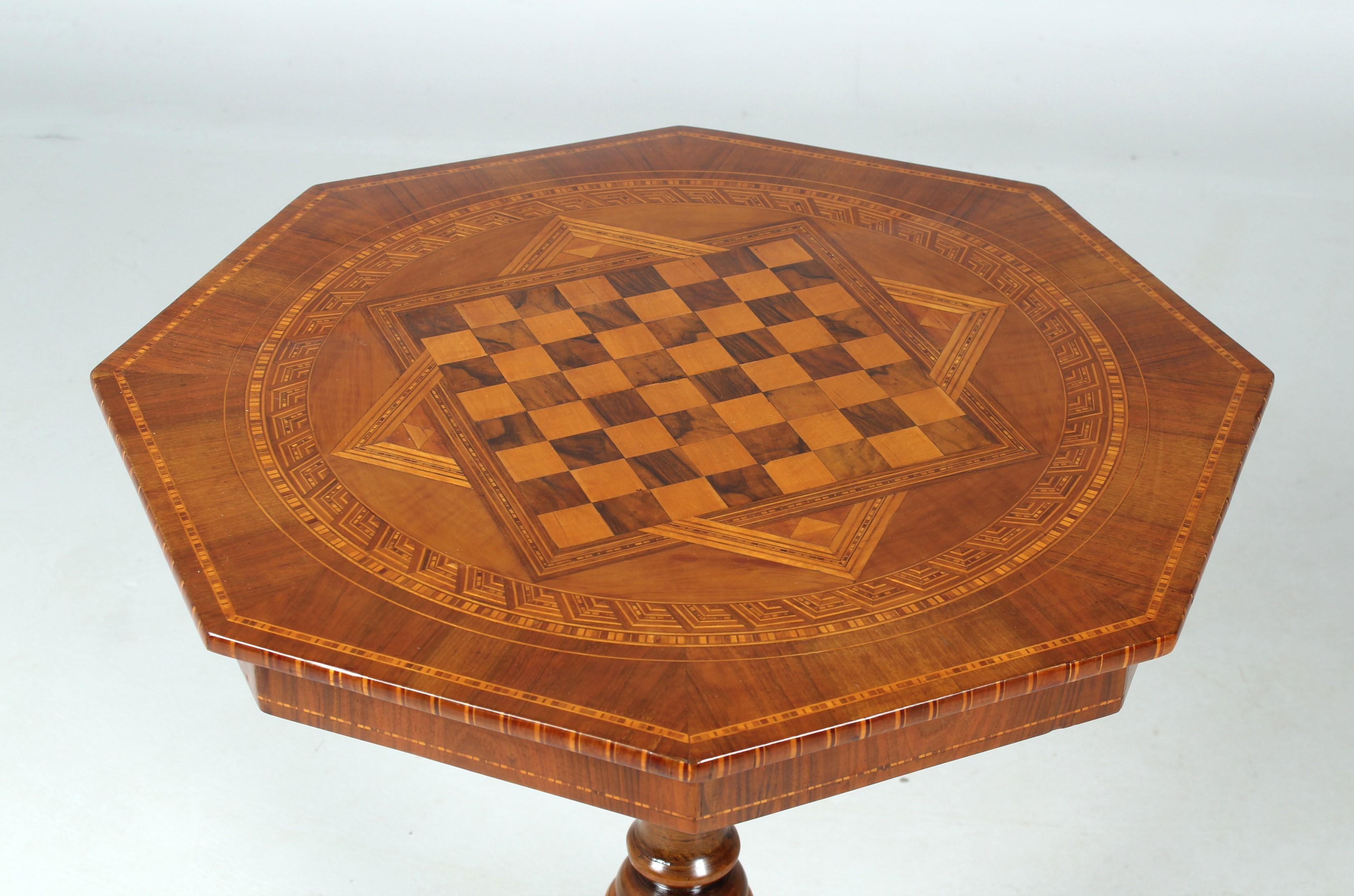 19th Century Italian Chess Table with Rich Marquetry 4