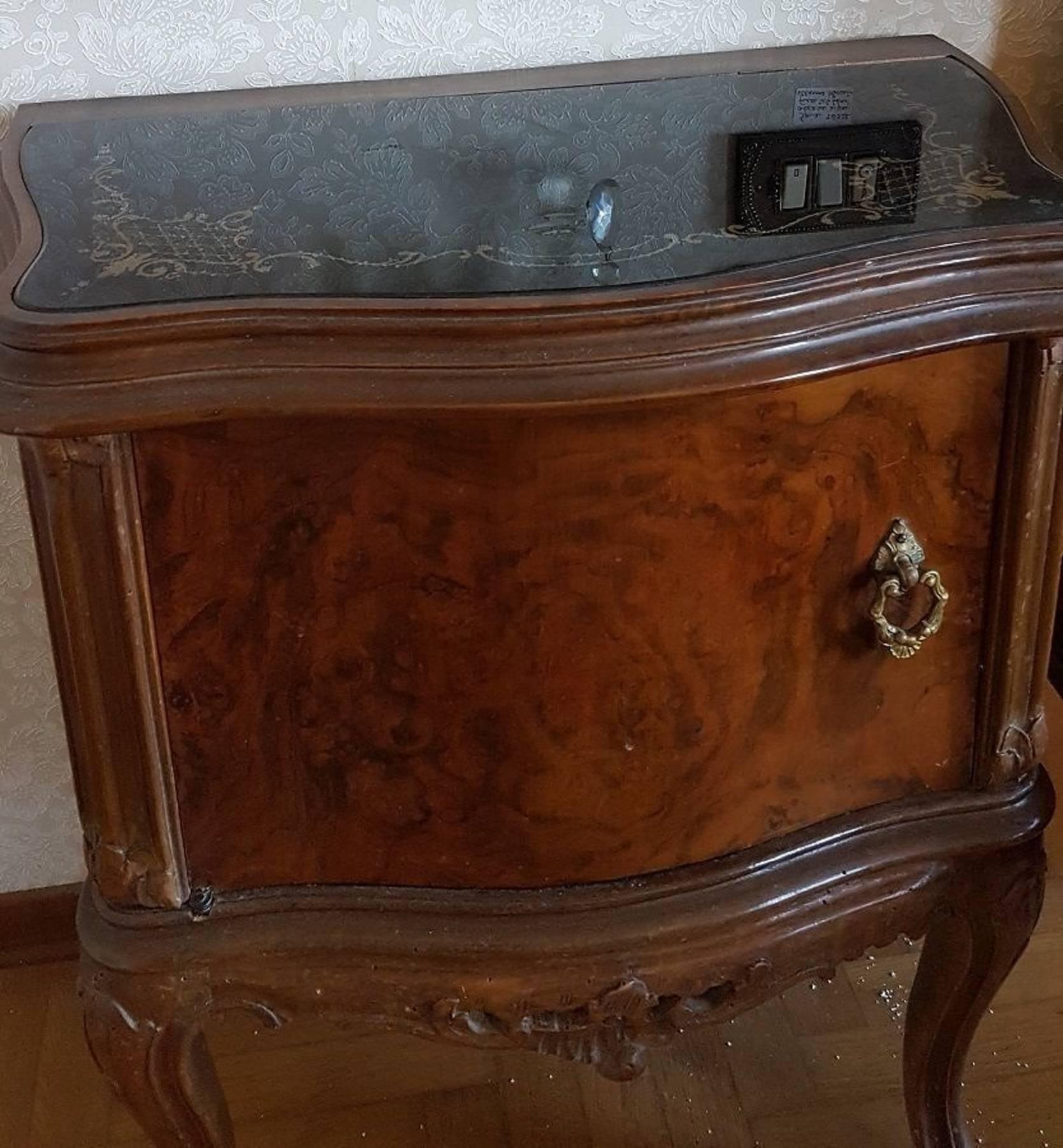 19th Century Italian Chippendale Bombay in Burl Walnut Bedroom Set In Good Condition For Sale In Casale Monferrato, IT