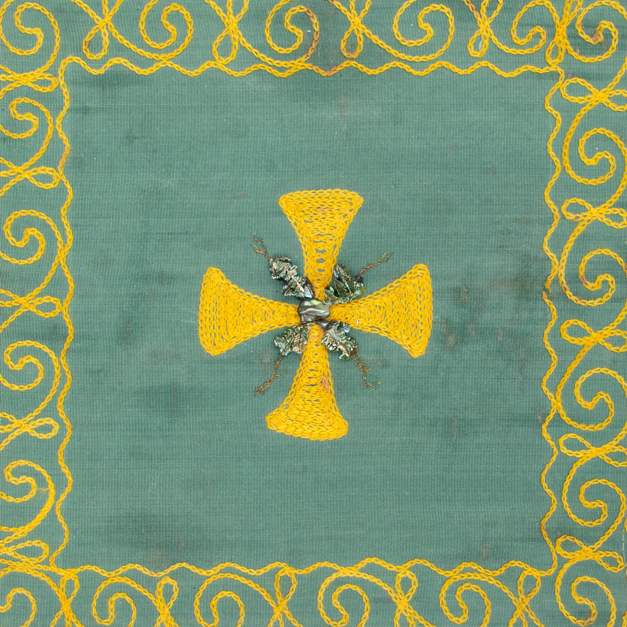 Con perline Borsa per l'offertorio della chiesa italiana del XIX secolo in verde acqua con decorazioni ecclesiastiche in vendita