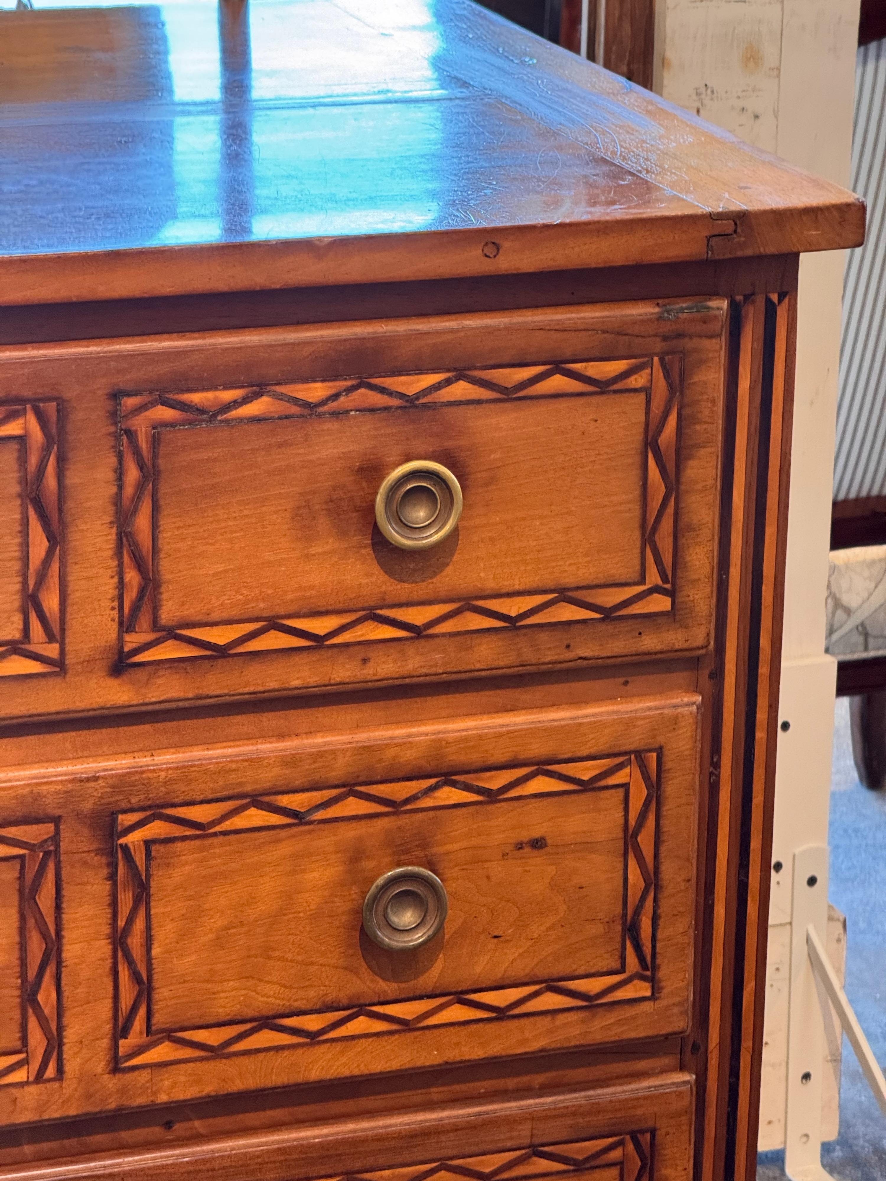 Legno Commodo italiano del XIX secolo in vendita