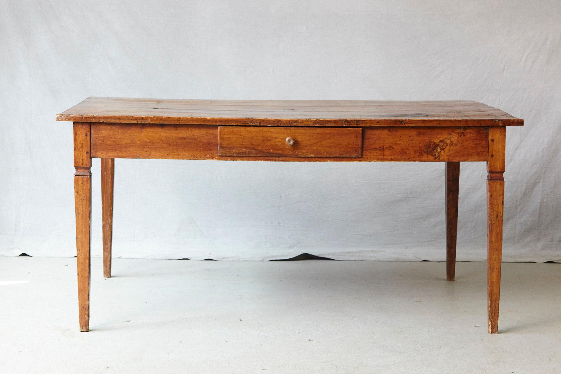 Rustic 19th century Italian country style pine farm table with one drawer and mounted on square tapered legs.
The table has a great patina and you definitely can say he had a life, which reflects on the pine top,
marks, scratches, burn mark