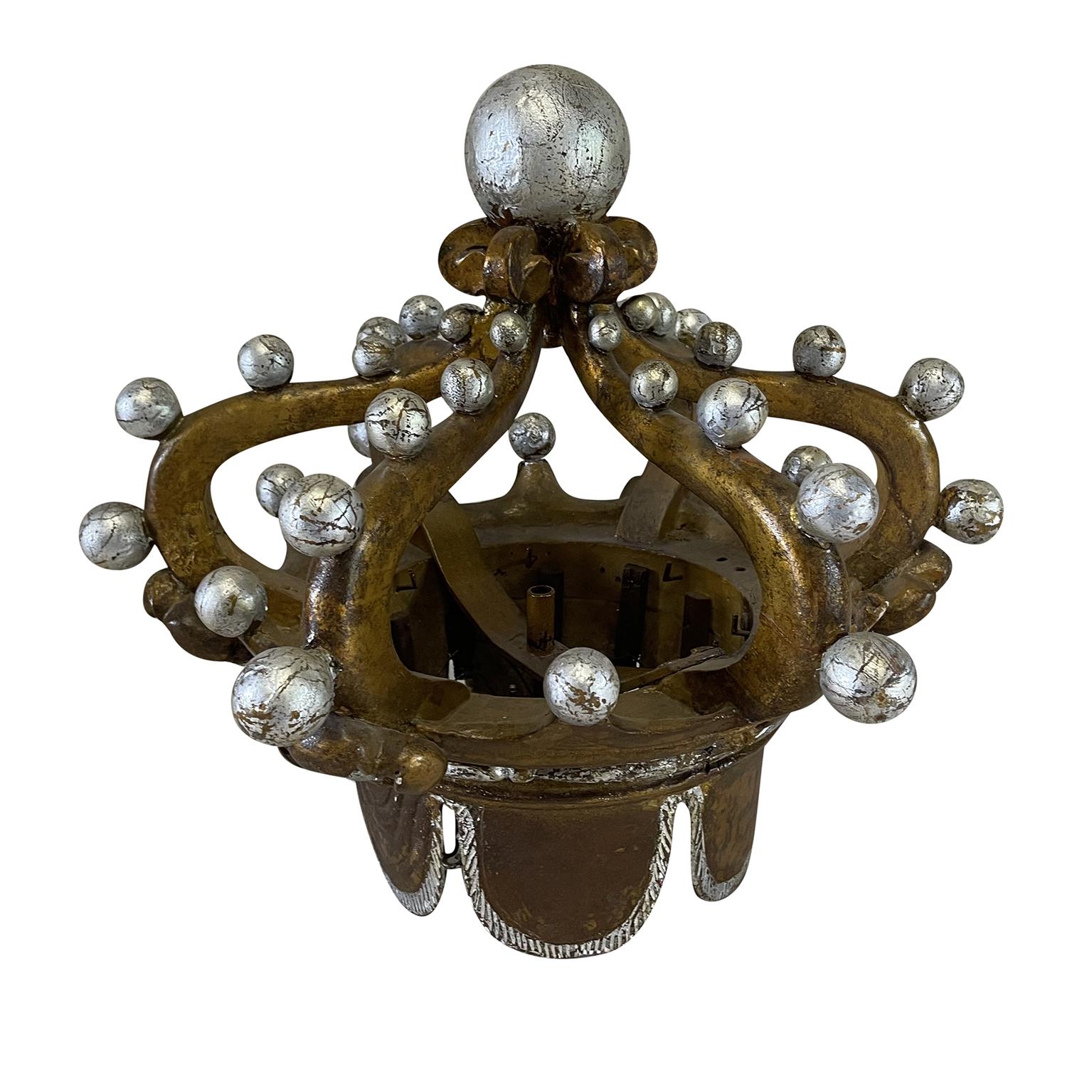 An antique decorative Italian crown made of hand crafted Basswood, in good condition. The objet d’ art originates from Alto Adige and was an architectural ornament. Worn patina. Minor fading, scratches due to age. Wear consistent with age and use.