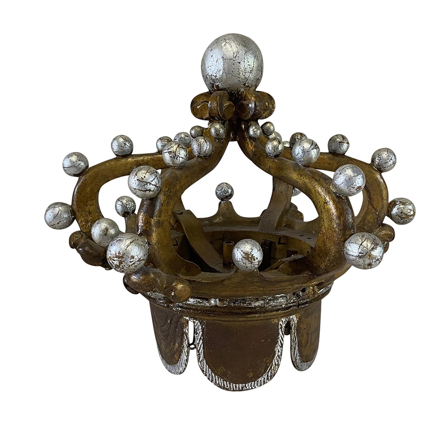 Hand-Carved 19th Century Italian Basswood Crown Ornament from Alto Adige - Antique Décor For Sale