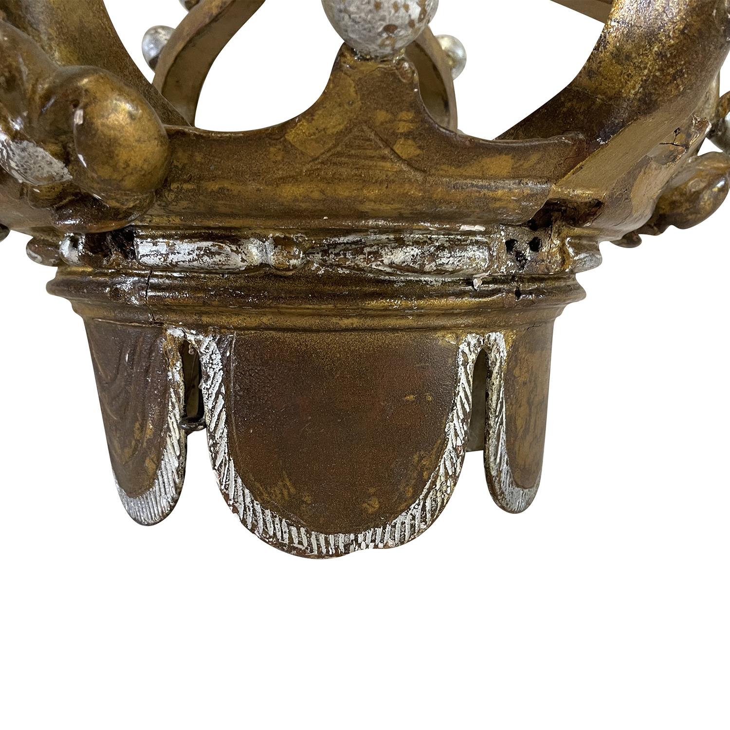 Wood 19th Century Italian Basswood Crown Ornament from Alto Adige - Antique Décor For Sale