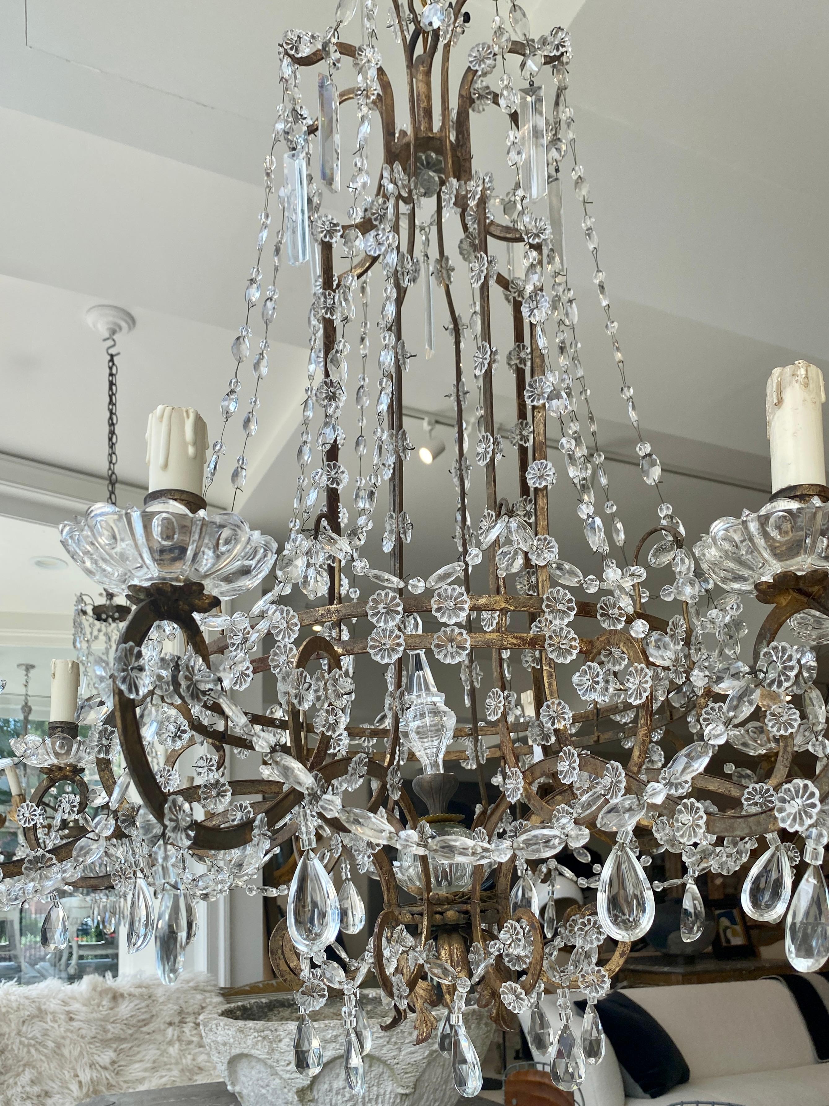 Lampadario italiano antico in cristallo e ferro del XIX secolo in vendita 1