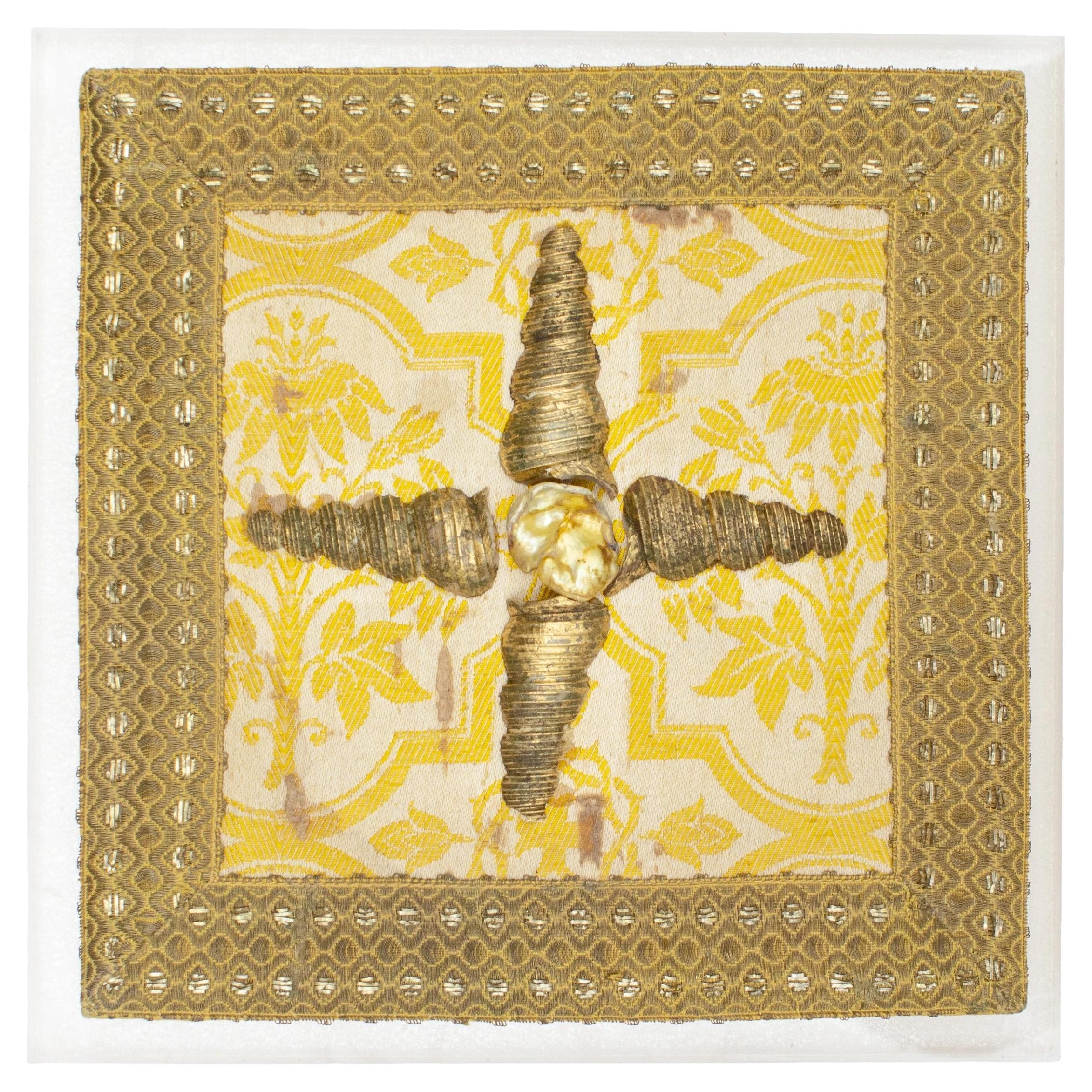 Chiesa Borsa ecclesiastica italiana del XIX secolo con conchiglie e perle d'oro