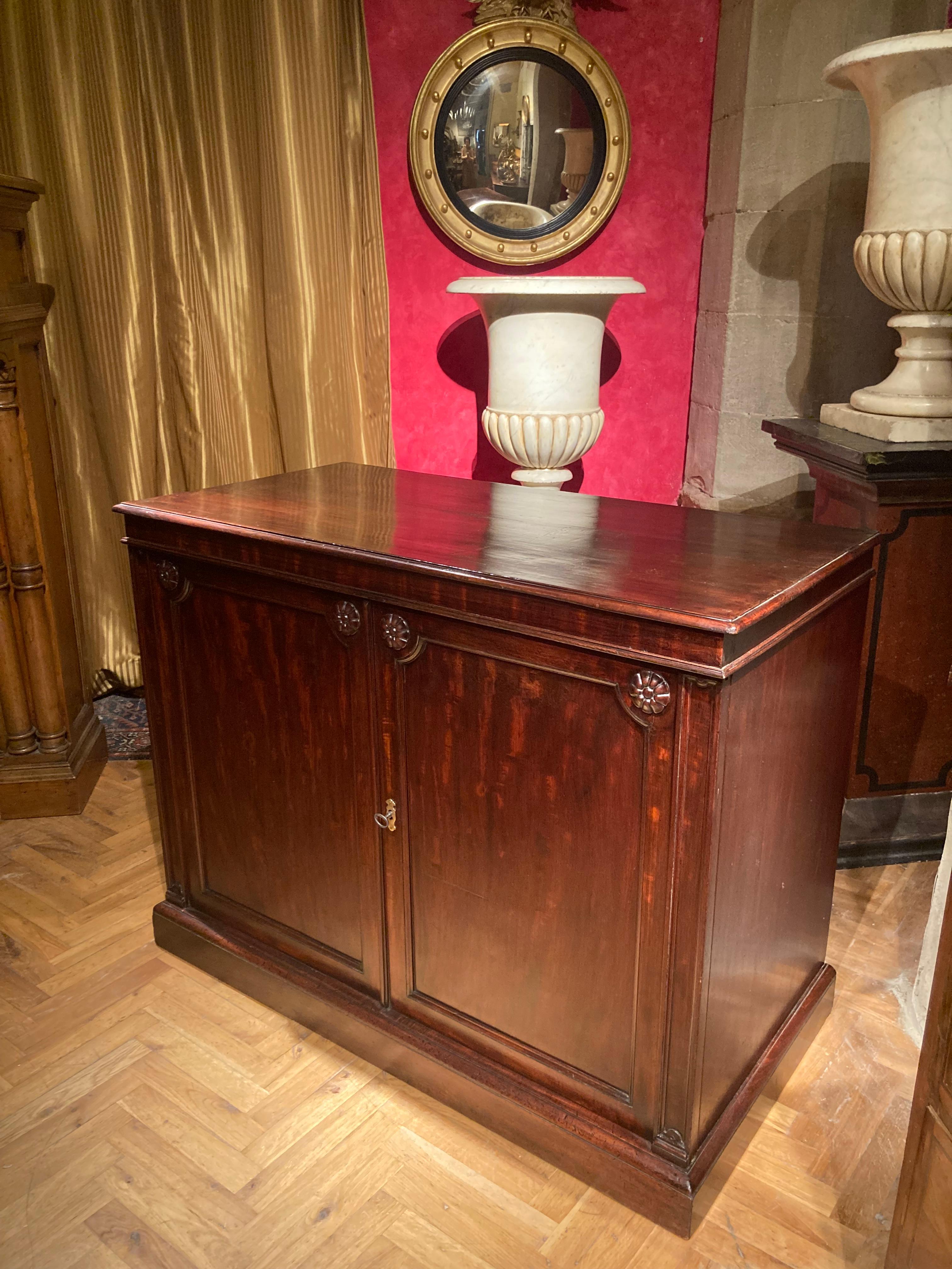 Striking mahogany 19th century Italian commode from the Empire period, circa 1815-1820. The straight, timeless shape combined with unique mahogany veneer makes this early 19th century trumeau commode an absolute dreamlike piece that can anchor any