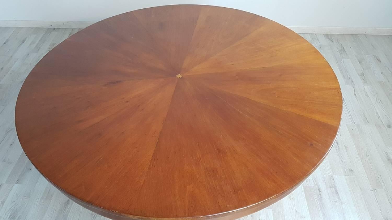 19th Century Italian Empire Walnut Carved Inlay Round Table In Good Condition In Casale Monferrato, IT