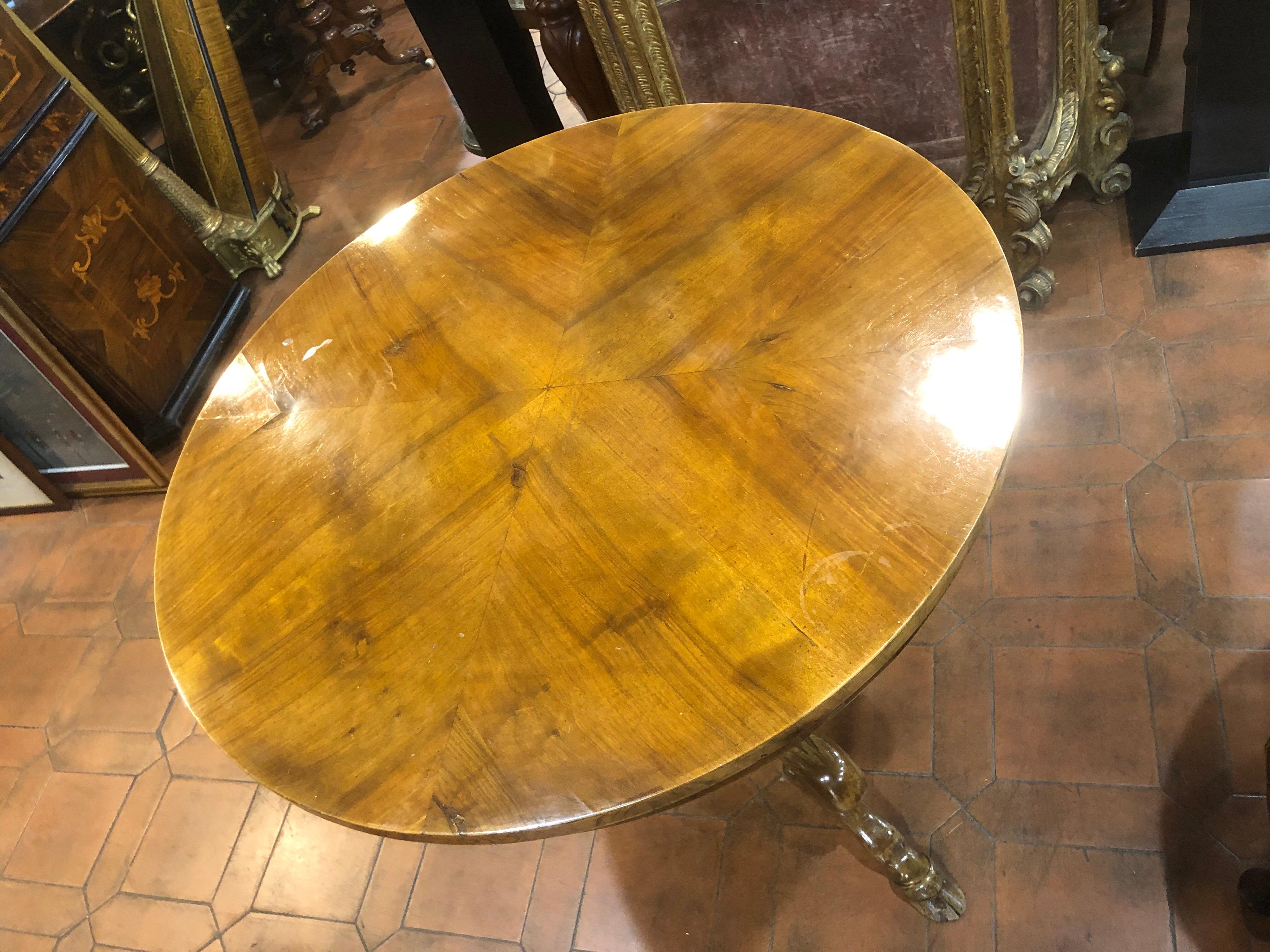 19th Century Italian Empire Walnut Center Table, 1800s In Good Condition For Sale In Roma, RM