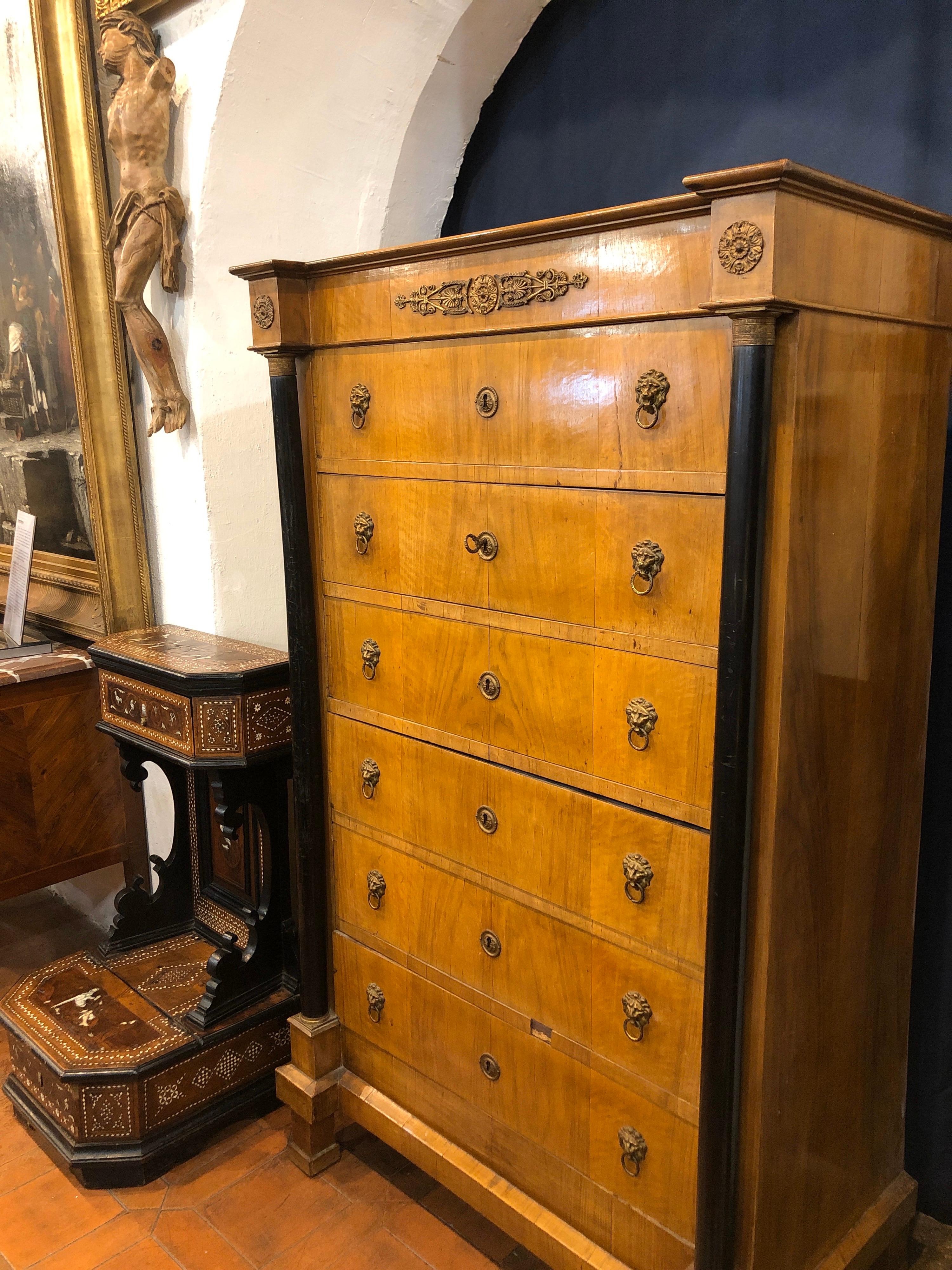 19th Century Italian Empire Wood Walnut Emilia Chest of Drawers, 1805s In Good Condition In Roma, RM