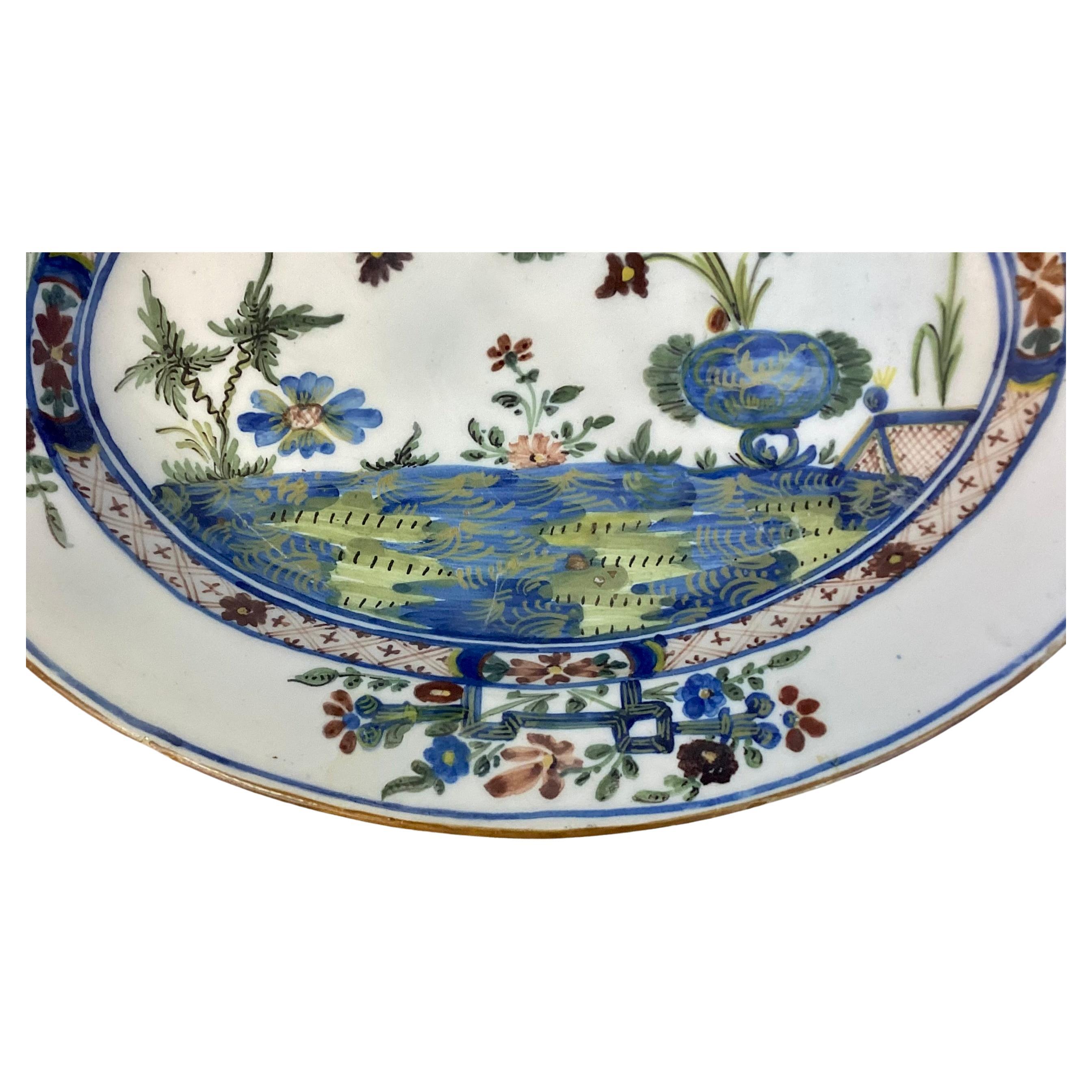 Rococo 19th Century Italian Faenza Garofano Serving Platter For Sale