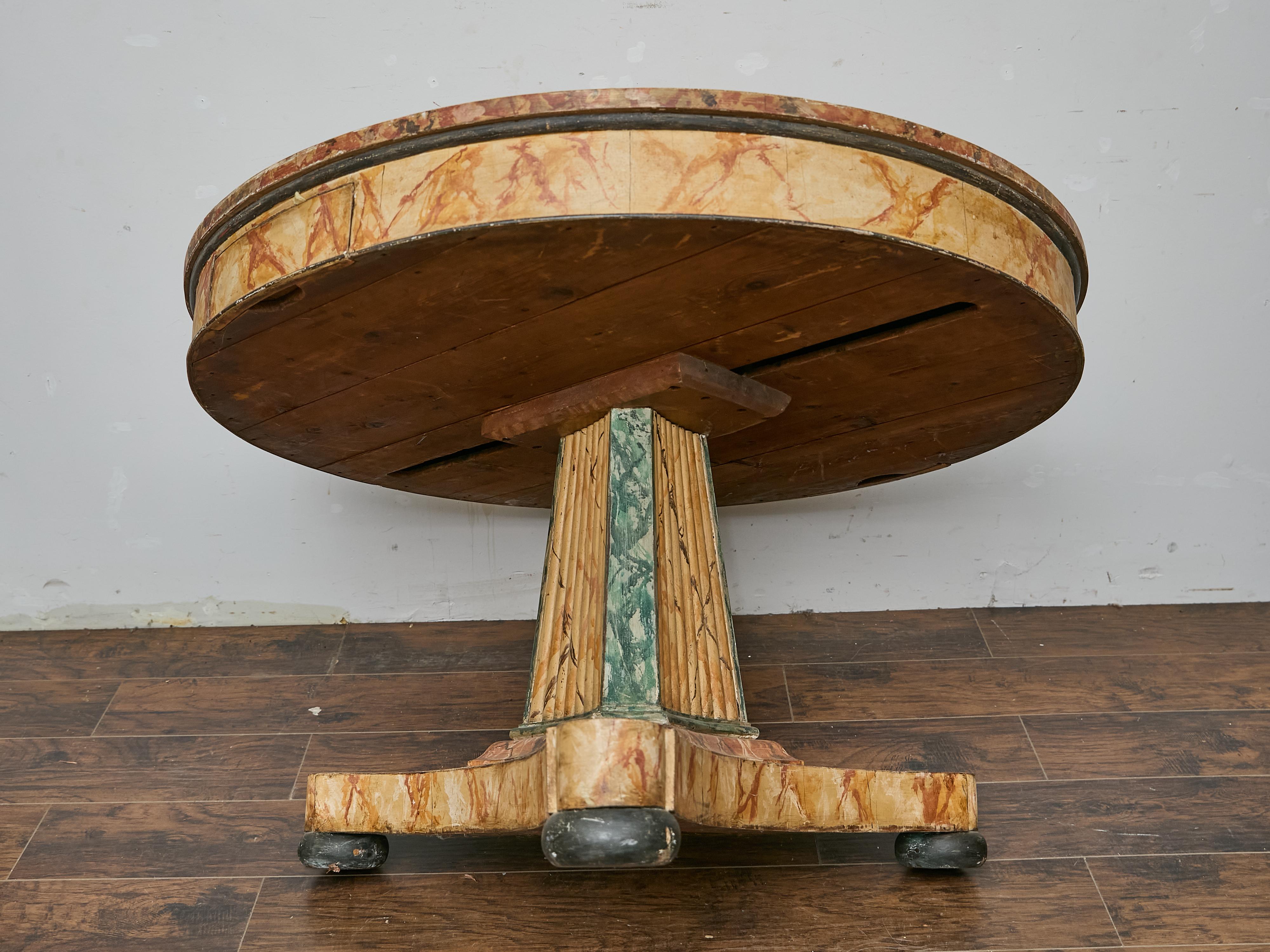 XIXe siècle Table centrale italienne du 19e siècle faussement peinte avec finition en marbre Trompe-l'Œil en vente