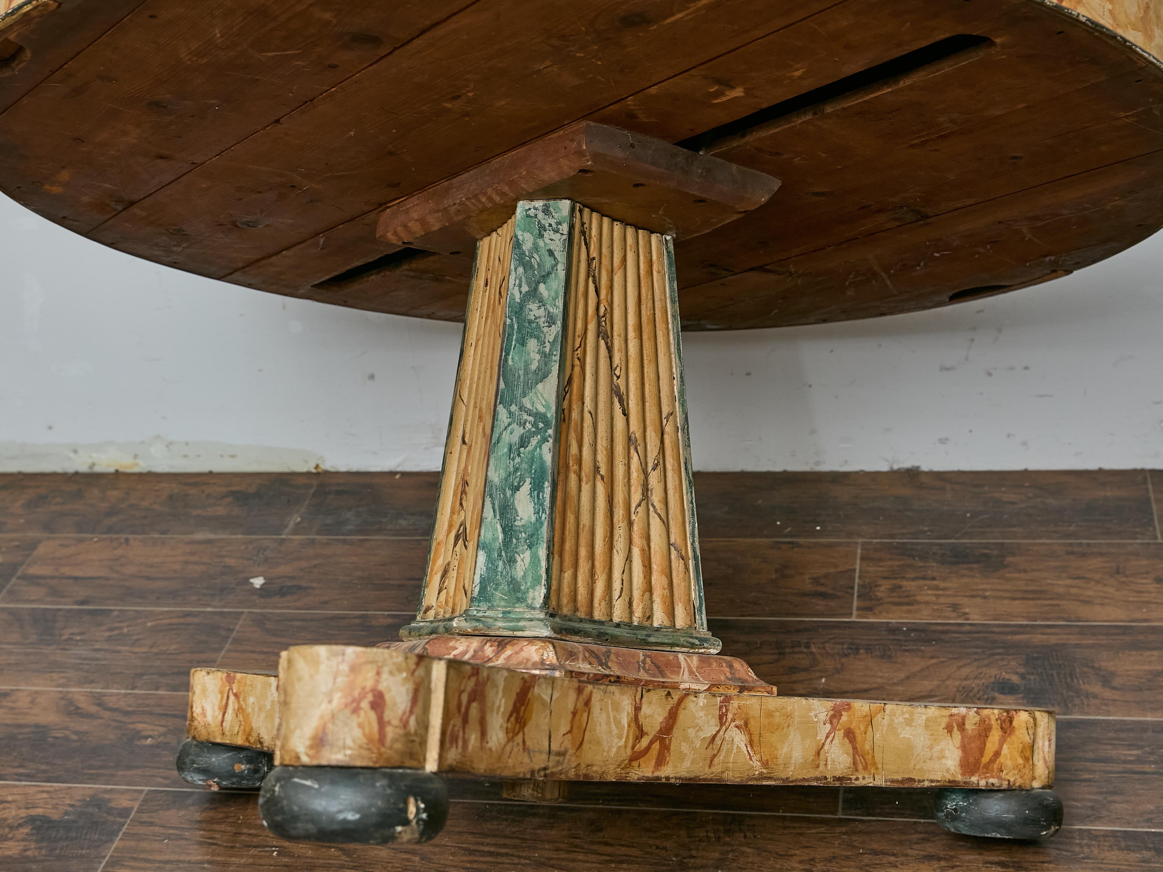 Mesa de centro italiana del siglo XIX pintada de imitación con acabado de mármol trompe-l'Œil en venta 2
