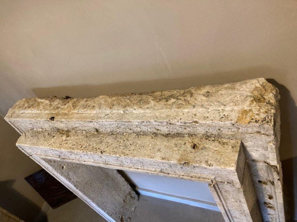 19th Century Italian Fireplace Mantel in Travertine For Sale 1