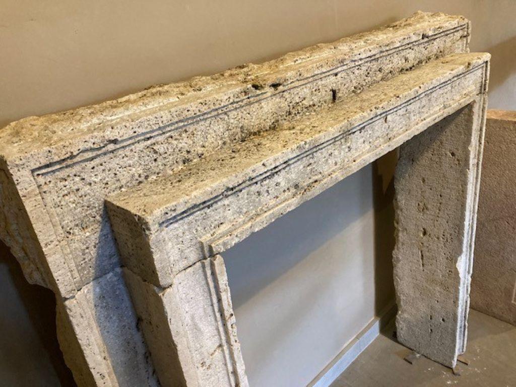 19th Century Italian Fireplace Mantel in Travertine For Sale 3