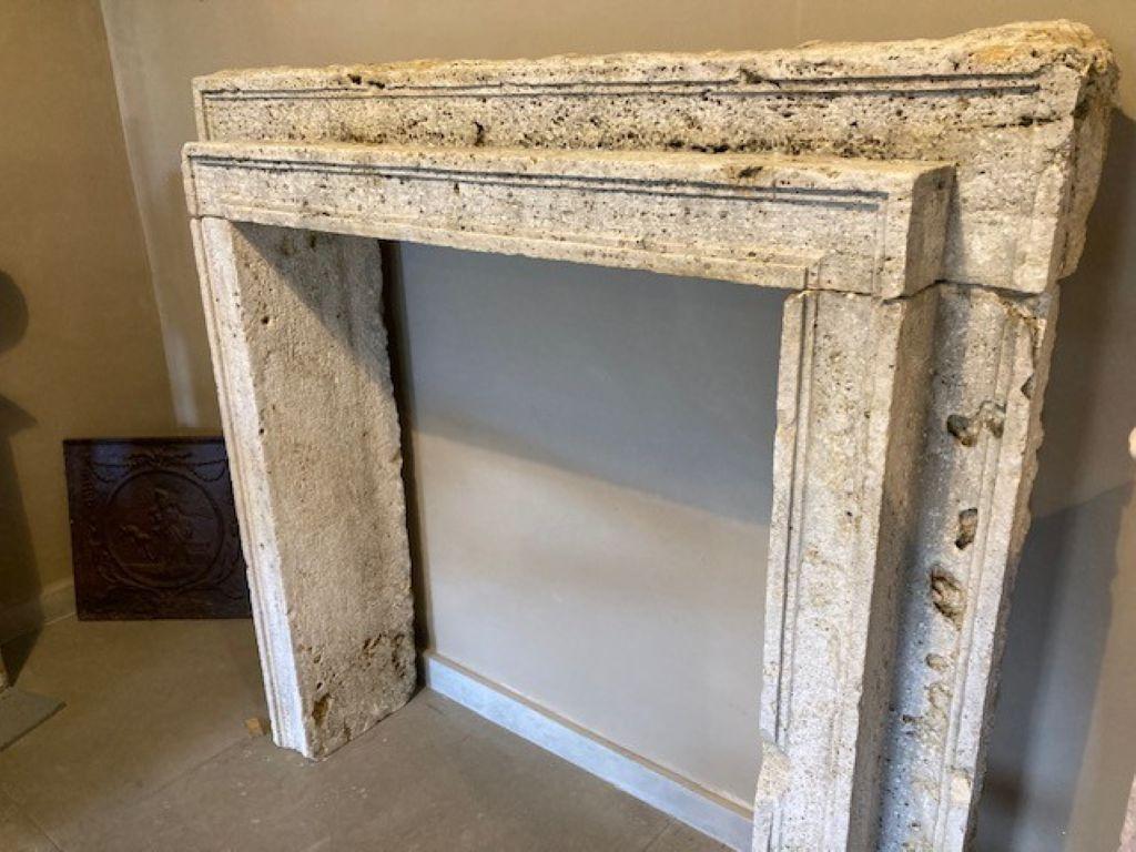 19th Century Italian Fireplace Mantel in Travertine For Sale 4