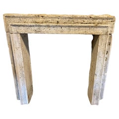 Repisa de chimenea italiana del siglo XIX en travertino