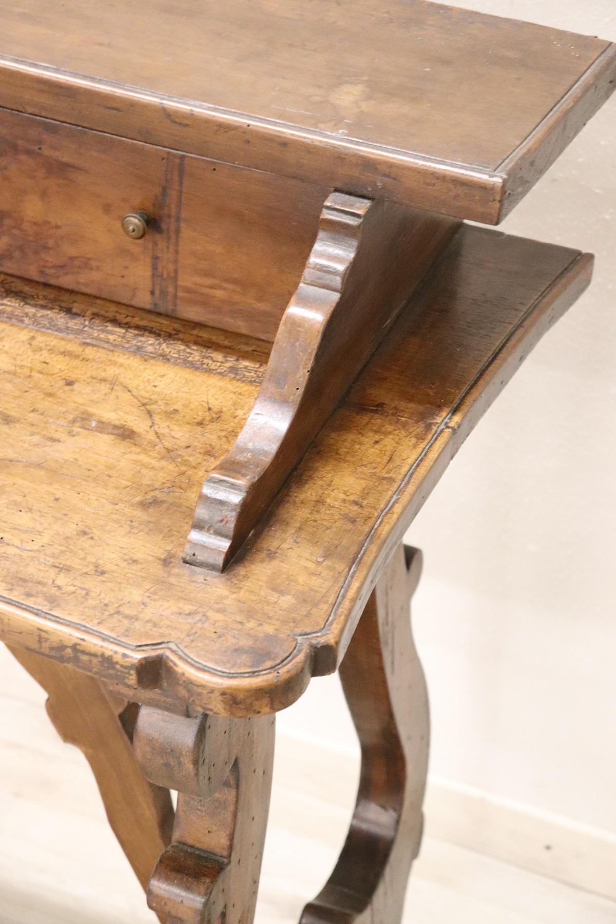 19th Century Italian Florence Renaissance Style Walnut Writing Desk, Lyre Legs In Good Condition In Casale Monferrato, IT