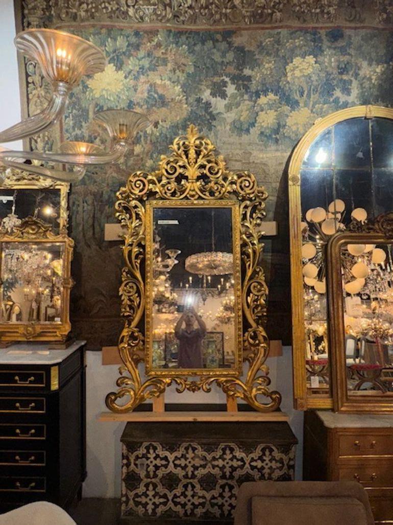 Bois doré Miroir florentin italien du 19ème siècle en bois sculpté et doré en vente