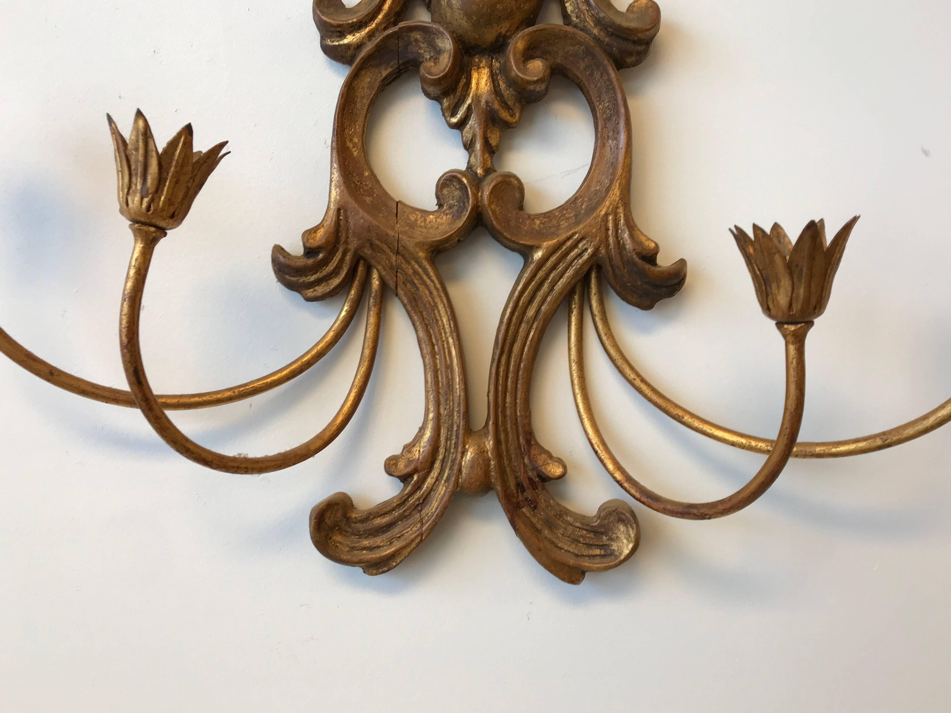 19th Century Italian Florentine Crest Motif Candlestick Wall Sconce In Excellent Condition In Richmond, VA