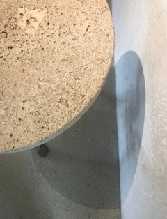 Mesa auxiliar italiana del siglo XIX de hierro forjado/ Gueridón rugoso con tapa de piedra