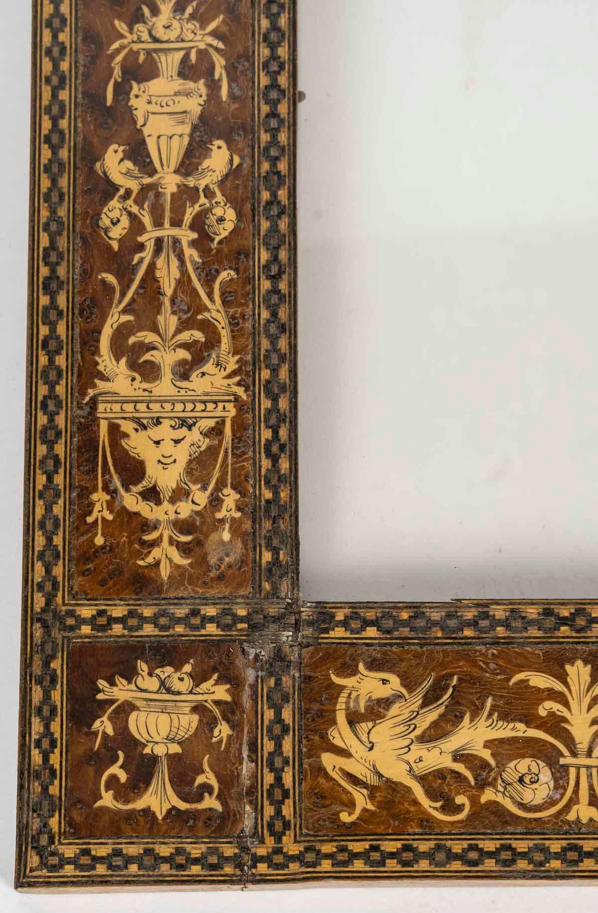 19th Century Italian Frame in Renaissance Style Wood Marquetry. In Good Condition For Sale In Saint-Ouen, FR