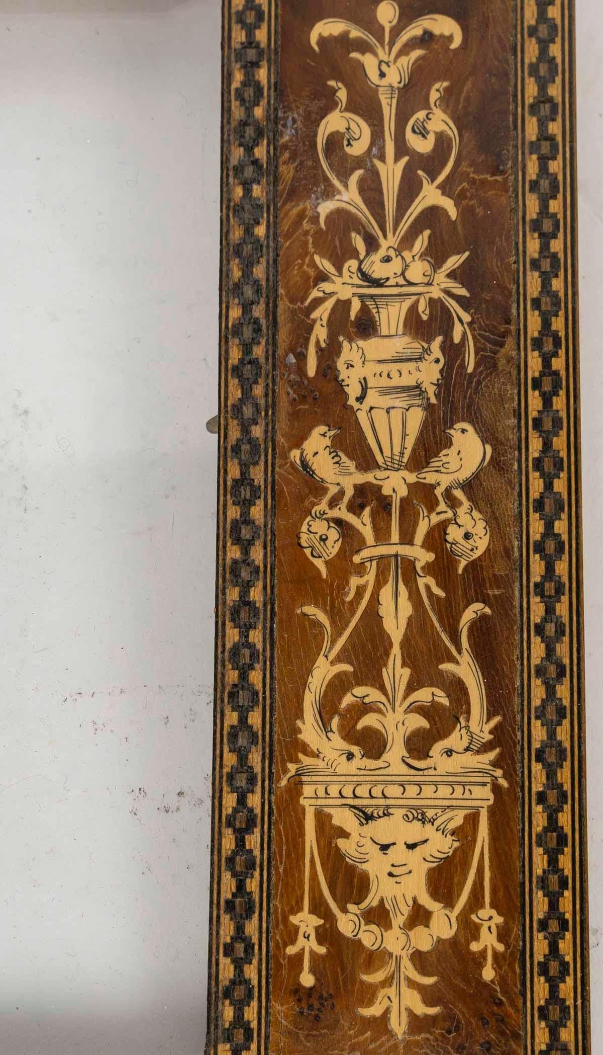 XIXe siècle Cadre italien du 19ème siècle en marqueterie de bois de style Renaissance. en vente
