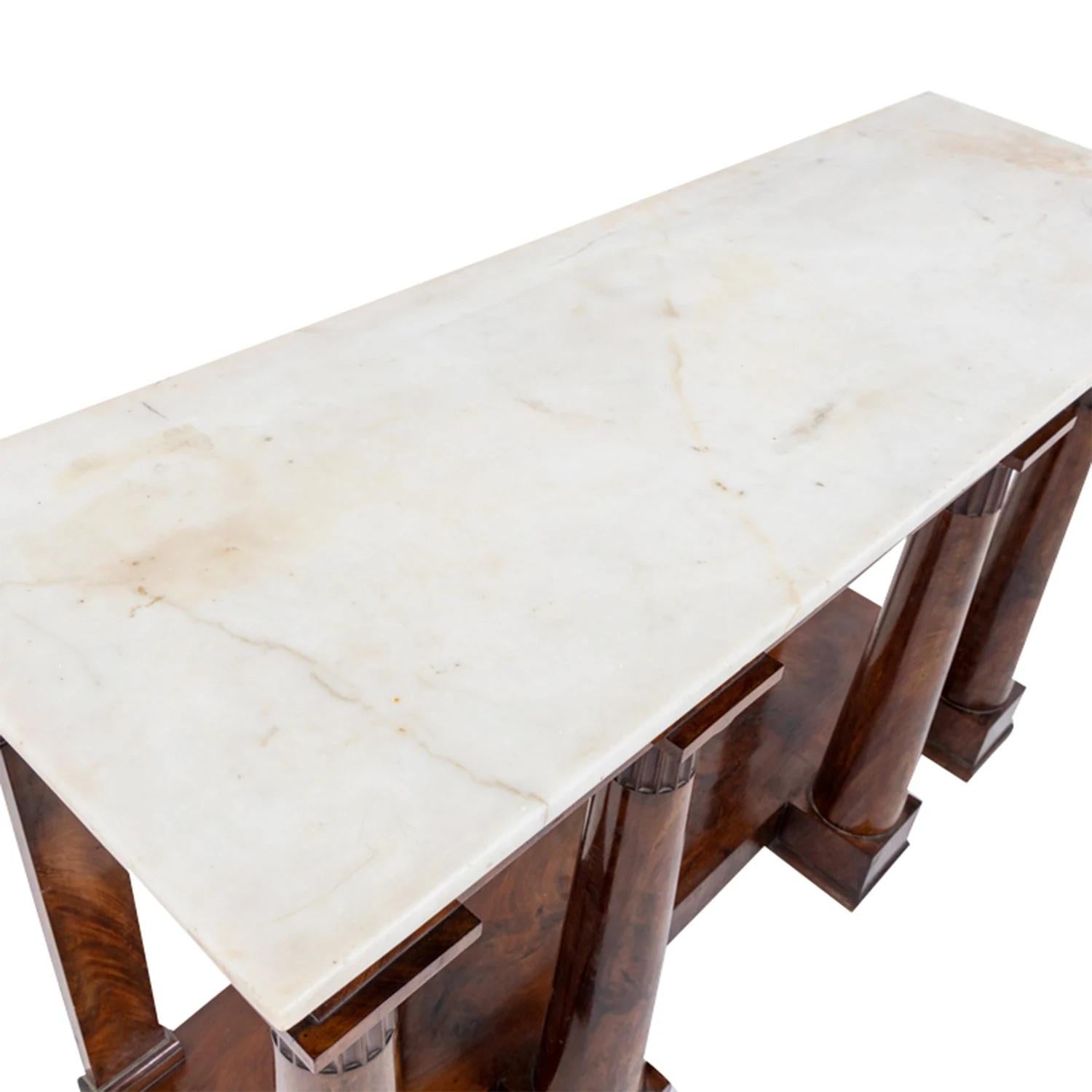 Italienischer freistehender Mahagoni-Mitteltisch aus dem 19. Jahrhundert – antiker Konsolentisch (Handgeschnitzt) im Angebot
