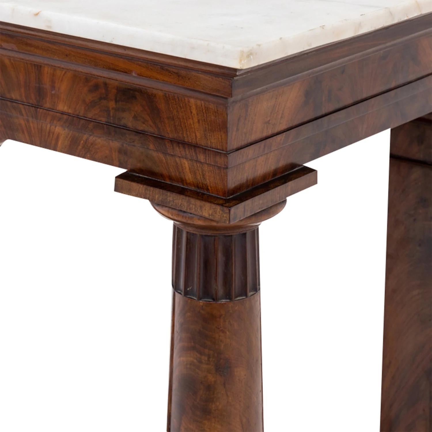 19th Century Italian Freestanding Mahogany Center Table - Antique Console Table For Sale 1