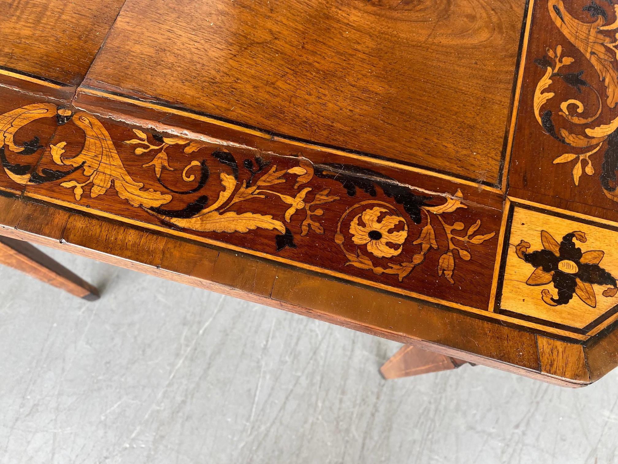 Italienischer Spieltisch des 19. Jahrhunderts (Holz) im Angebot