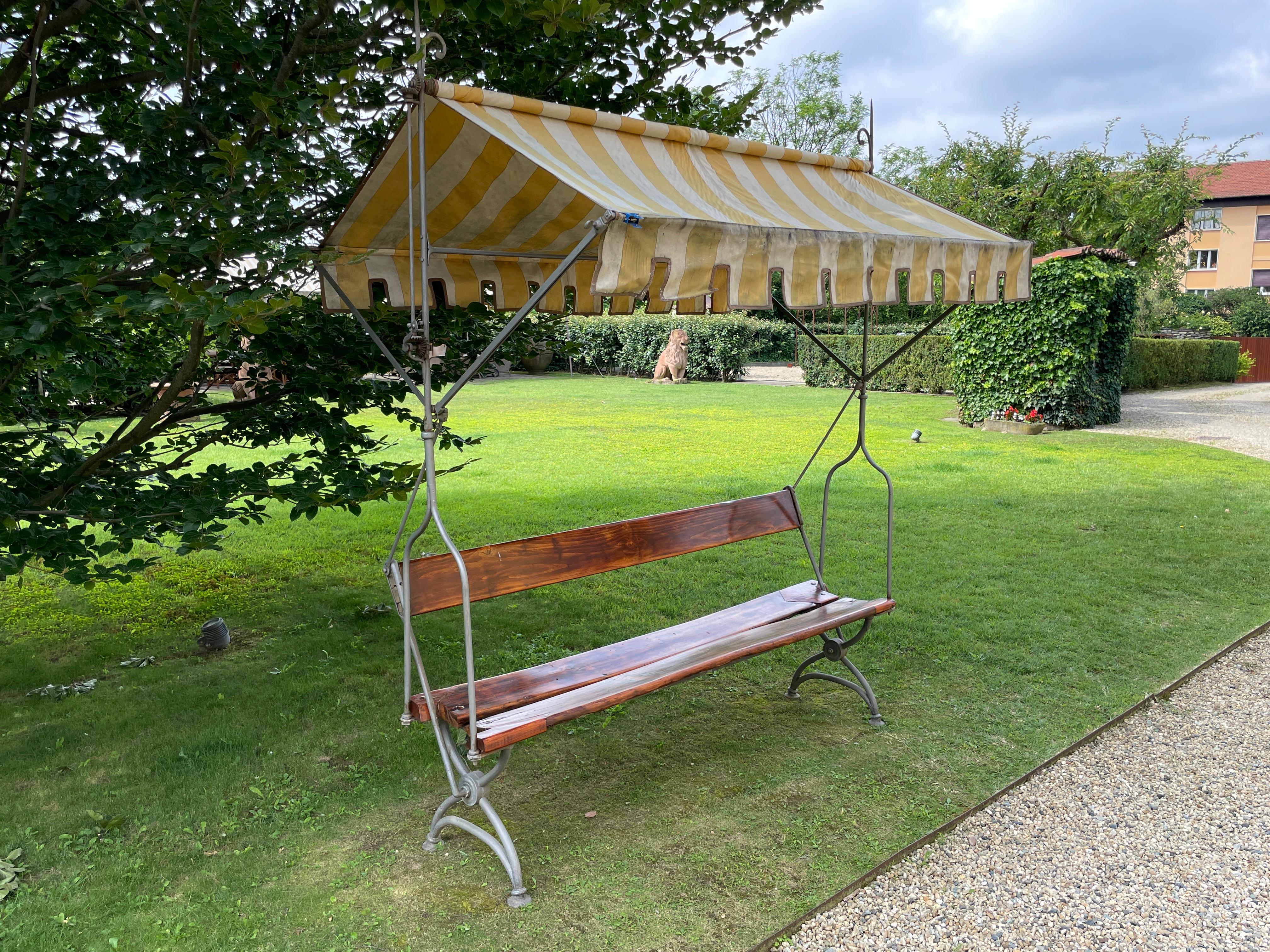 Banc de jardin italien du 19ème siècle en bois et fer forgé avec auvent en tissu en vente 10