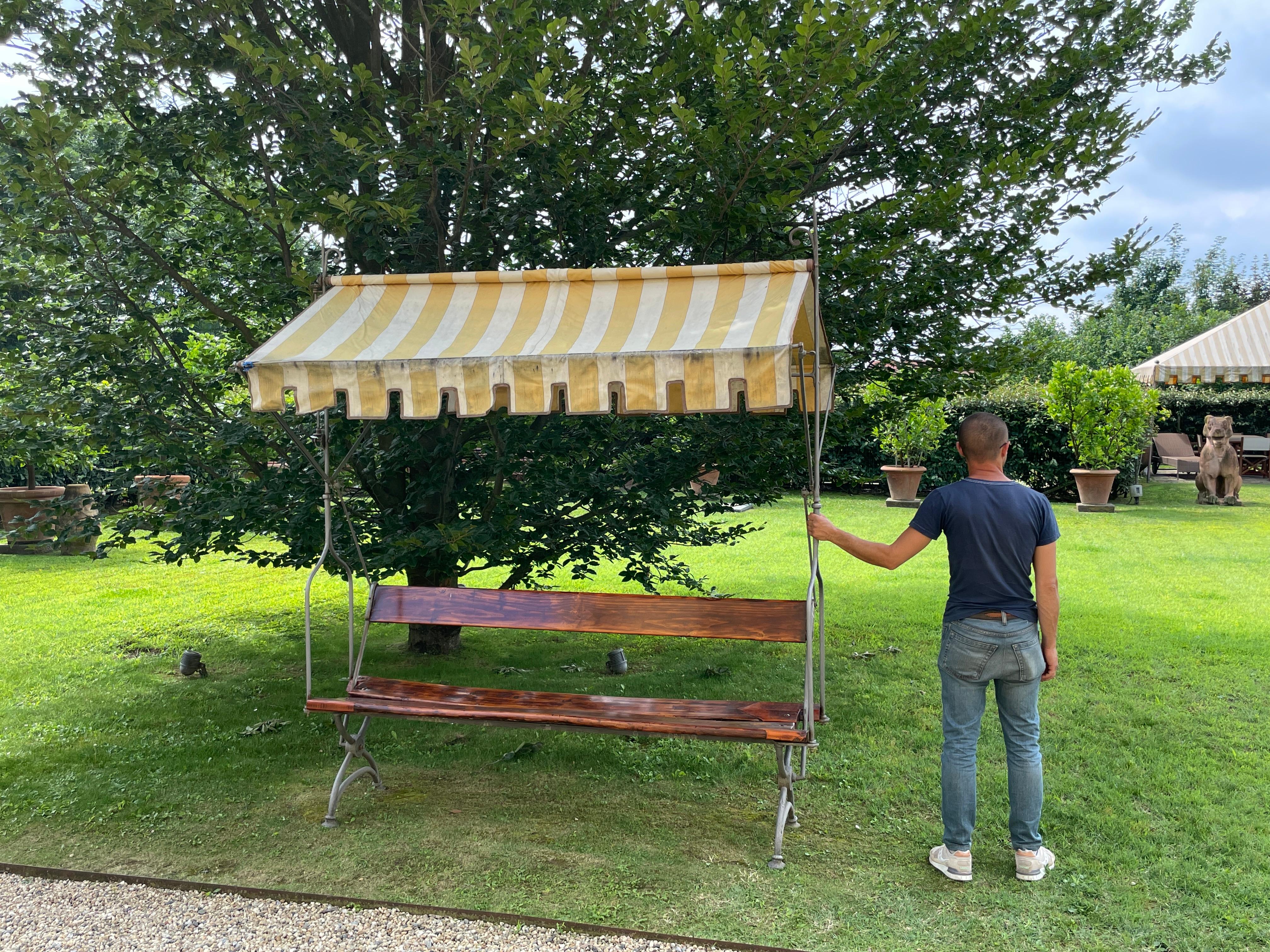 Banc de jardin italien du 19ème siècle en bois et fer forgé avec auvent en tissu en vente 15