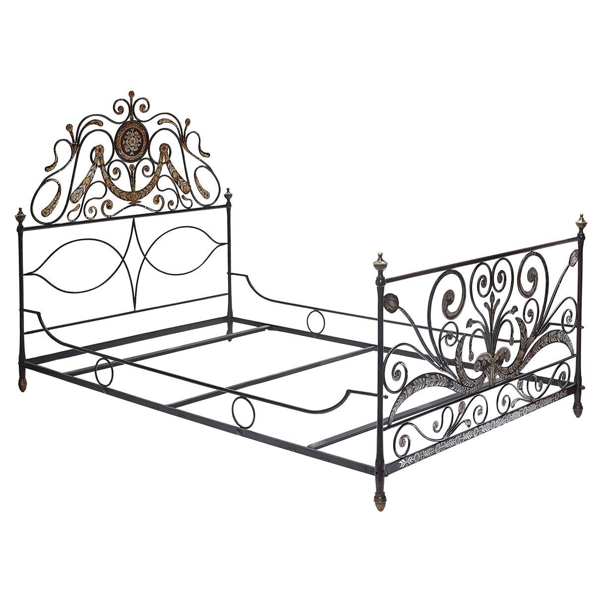 A stunning early 19th-century Italian Genoese full-size bedframe, an extremely rare meticulously hand-crafted bed from wrought iron and hand-painted with detailed golden, silver and red floral motifs.
This antique bed has been realized in Liguria,