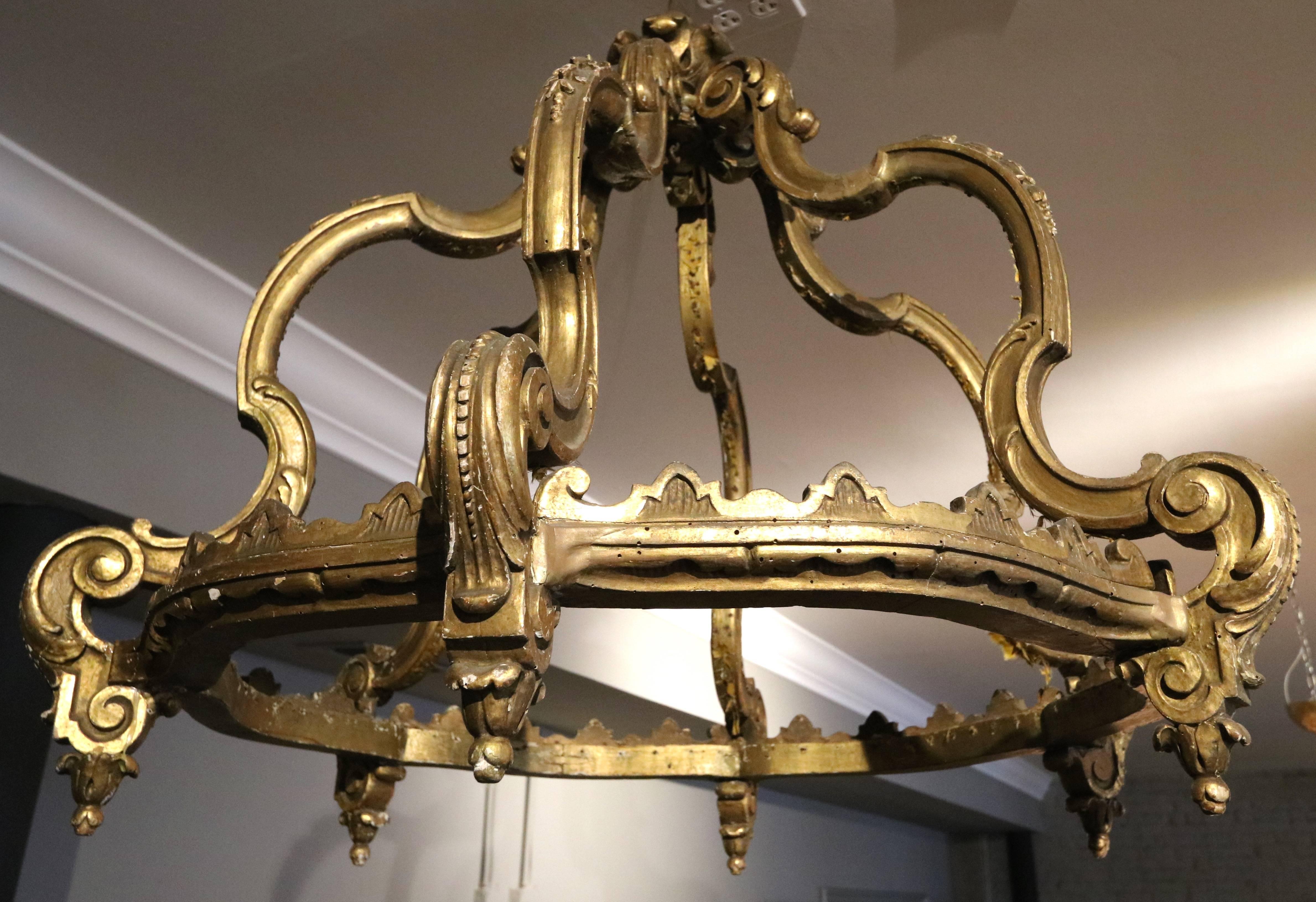 19th Century Italian Gilded Wood Bed Corona Crown In Good Condition For Sale In Los Angeles, CA