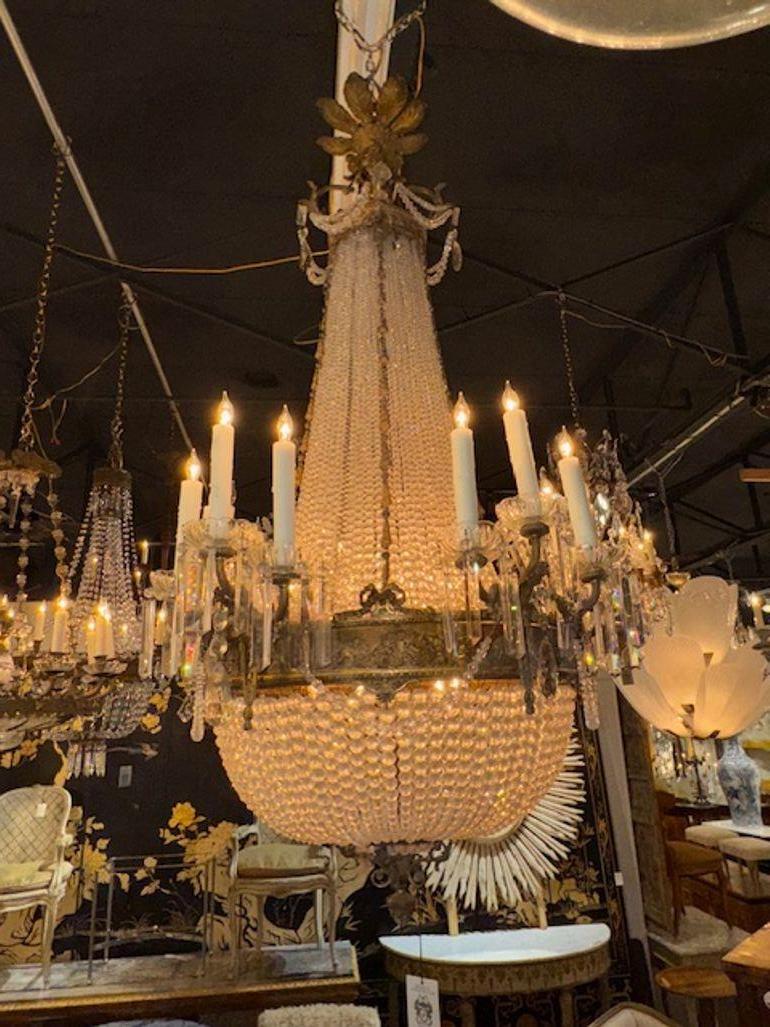 Stile impero Lampadario a cestello in bronzo dorato e cristallo dell'Ottocento italiano in vendita