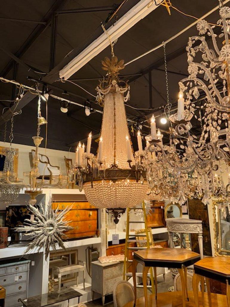 Bronzo Lampadario a cestello in bronzo dorato e cristallo dell'Ottocento italiano in vendita
