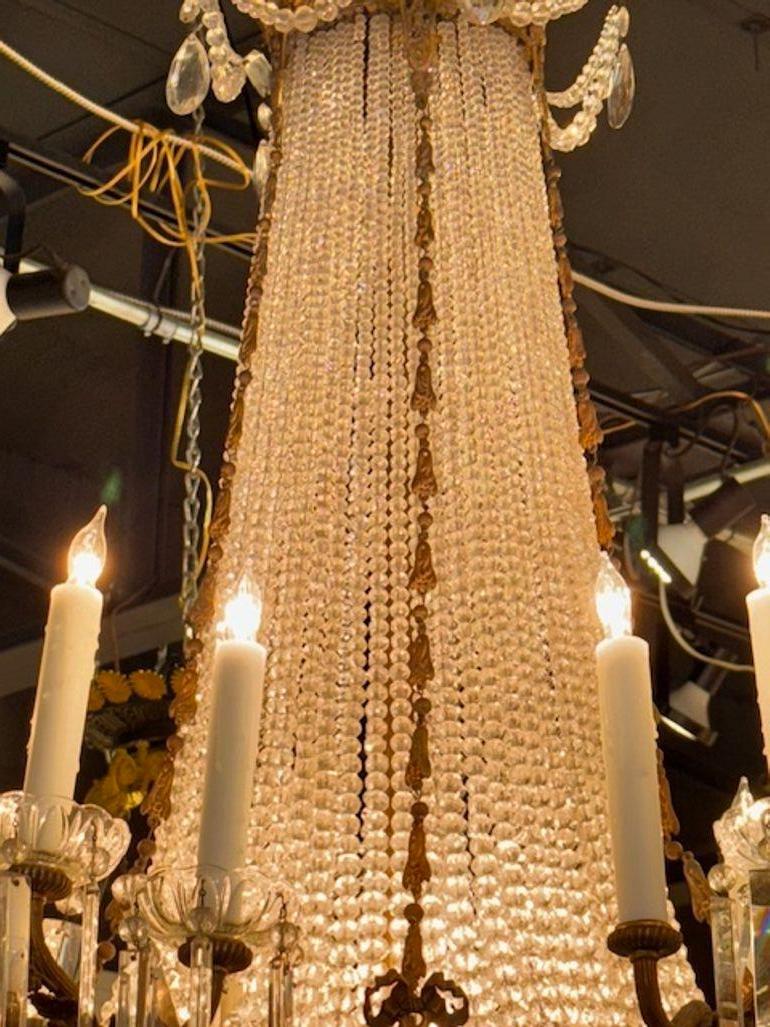 Lampadario a cestello in bronzo dorato e cristallo dell'Ottocento italiano in vendita 2