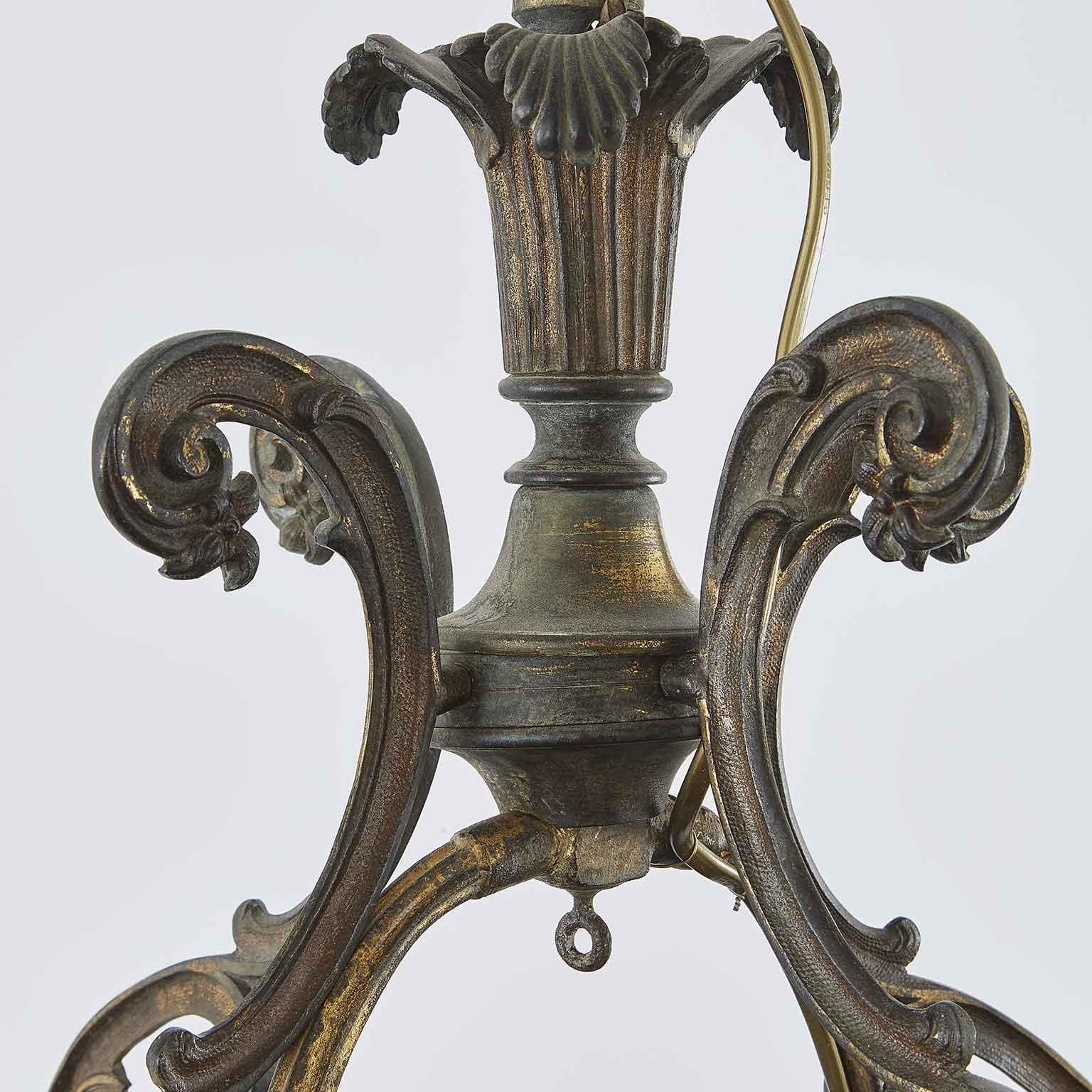 19th Century Italian Gilt Bronze Lantern with Lambrequin Decorated Glasses 10