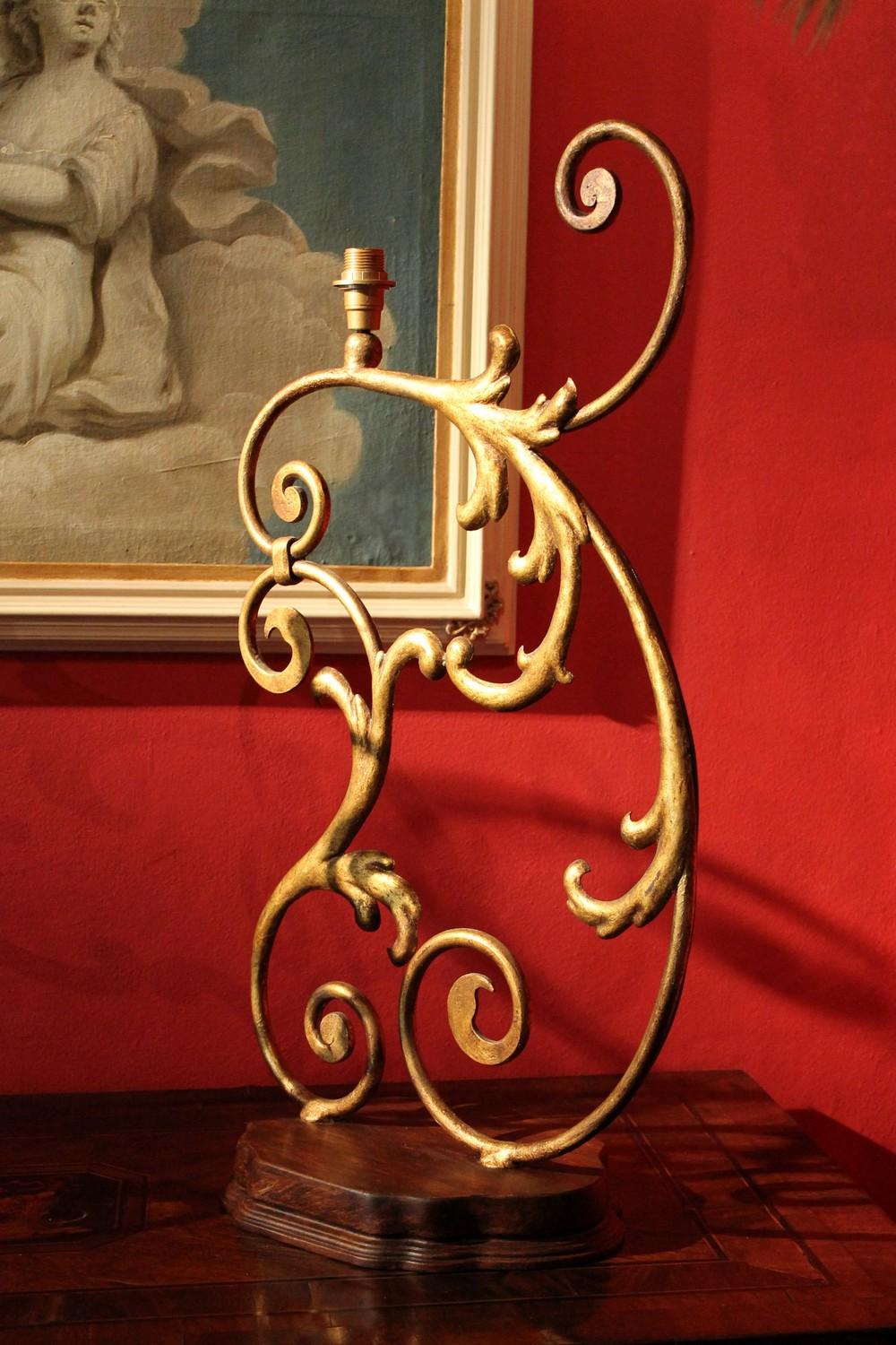 Grande lampe de bureau à une lumière en fer forgé doré à la main du XIXe siècle, Italie en vente 5