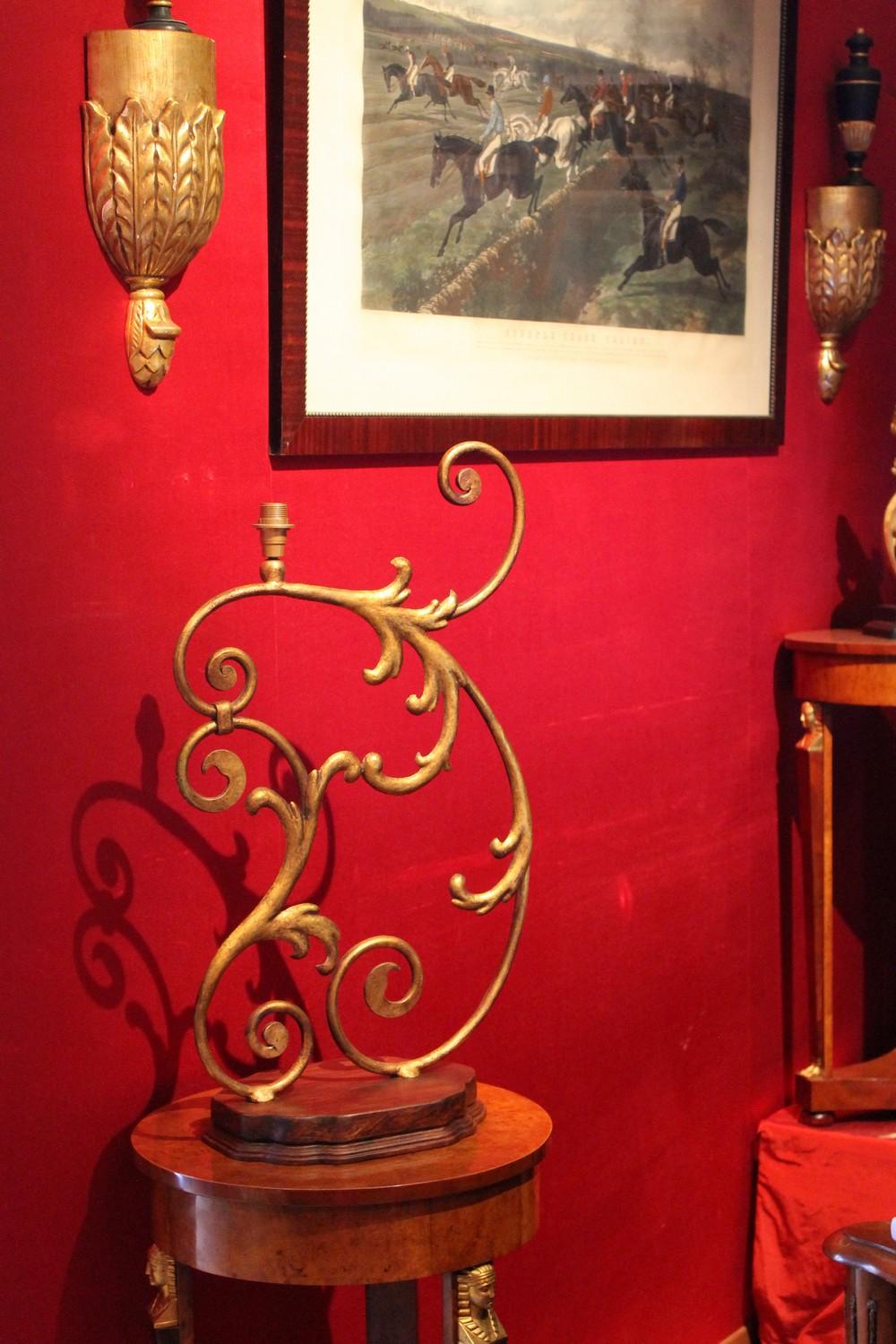Grande lampe de bureau à une lumière en fer forgé doré à la main du XIXe siècle, Italie en vente 11
