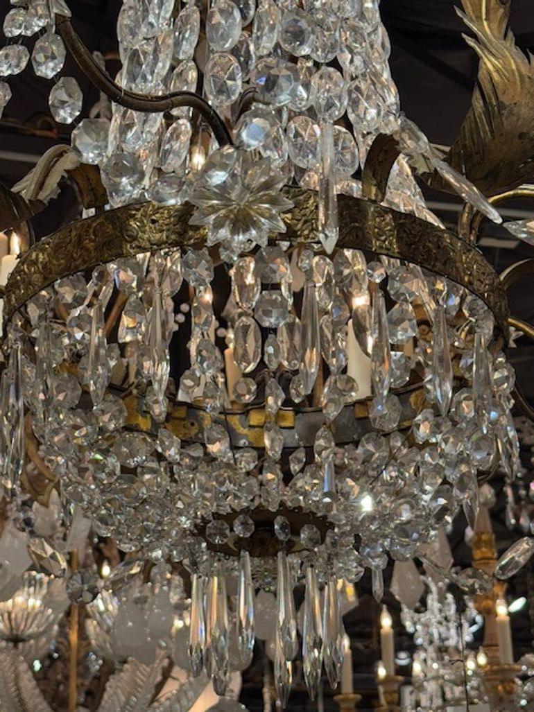 Lampadario a canestro in tole dorate e cristallo della Toscana del XIX secolo 1