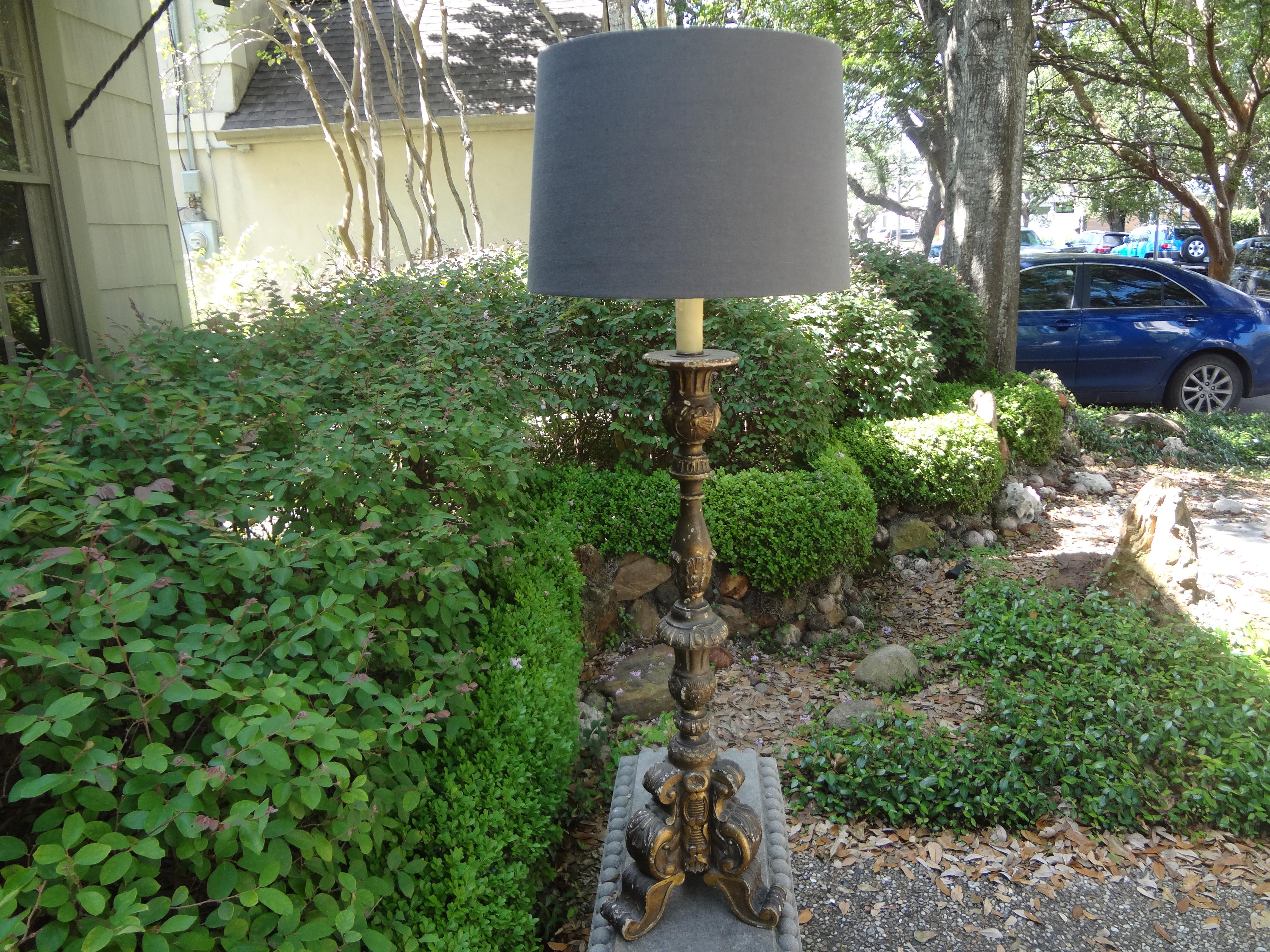 Lampe italienne en bois doré du 19e siècle en vente 6